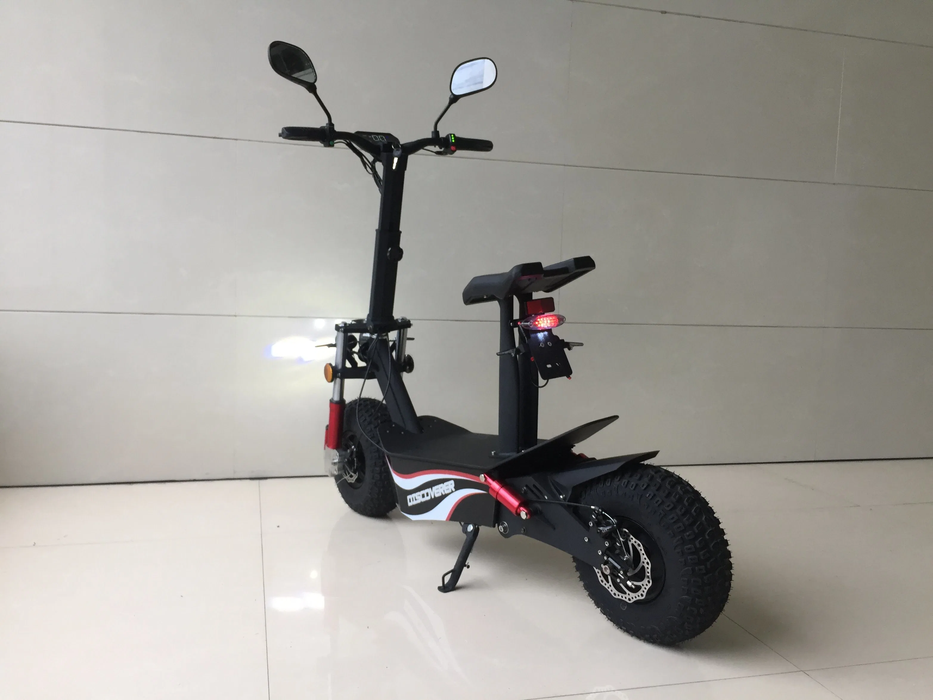 Hors route Big Wheel adulte mobilité Patinete Eletrico Fast Power Scooter électrique 48 V.