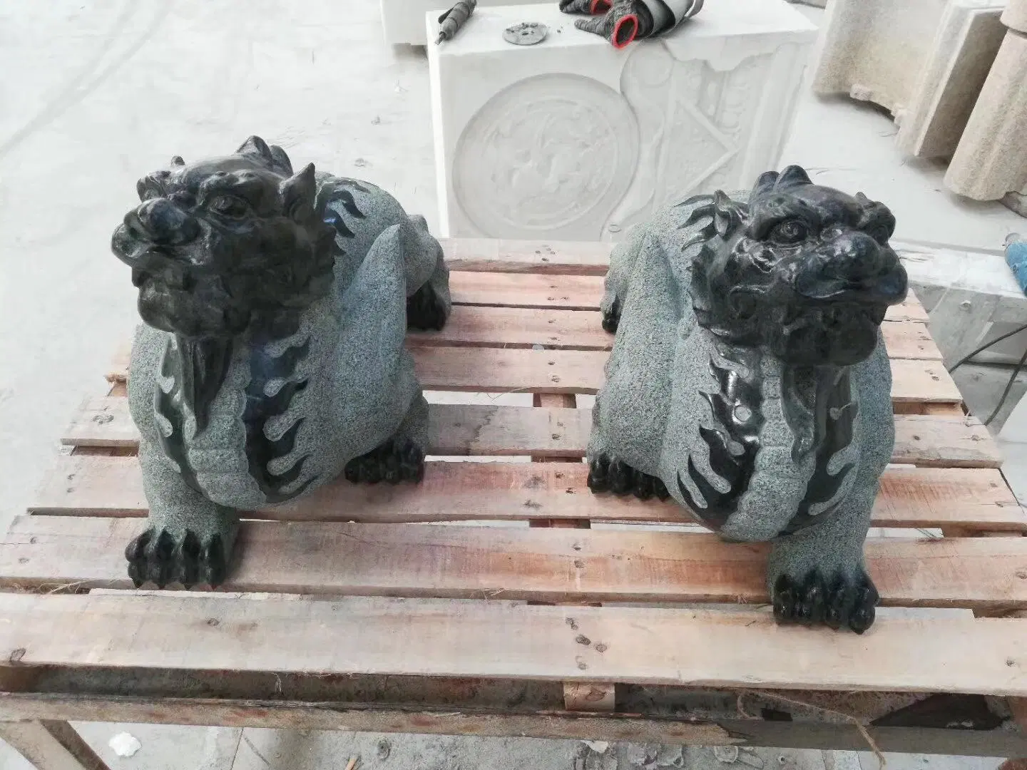 Granite Sculpture Animal Carving Stone Fish for Garden Decoration