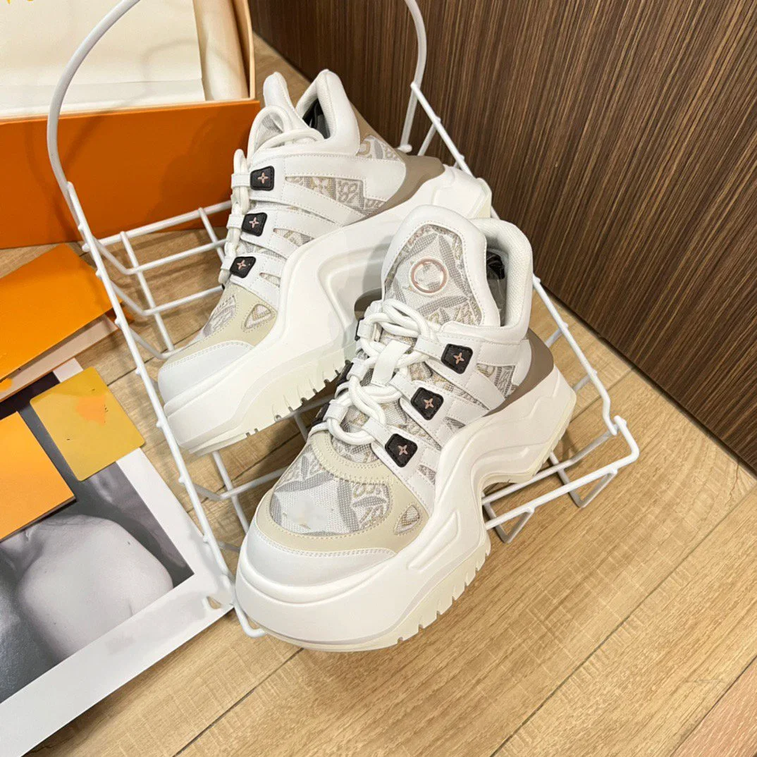 Sneaker Großhandel/Lieferant Luxus Repliken Lady Schuh Großhandel/Lieferant Berühmt Gebrandmarkt Schuhe mit L'V Logo Flat Pool Kissen Comfort Damen Designer Schuhe Hausschuhe Aus Gummi