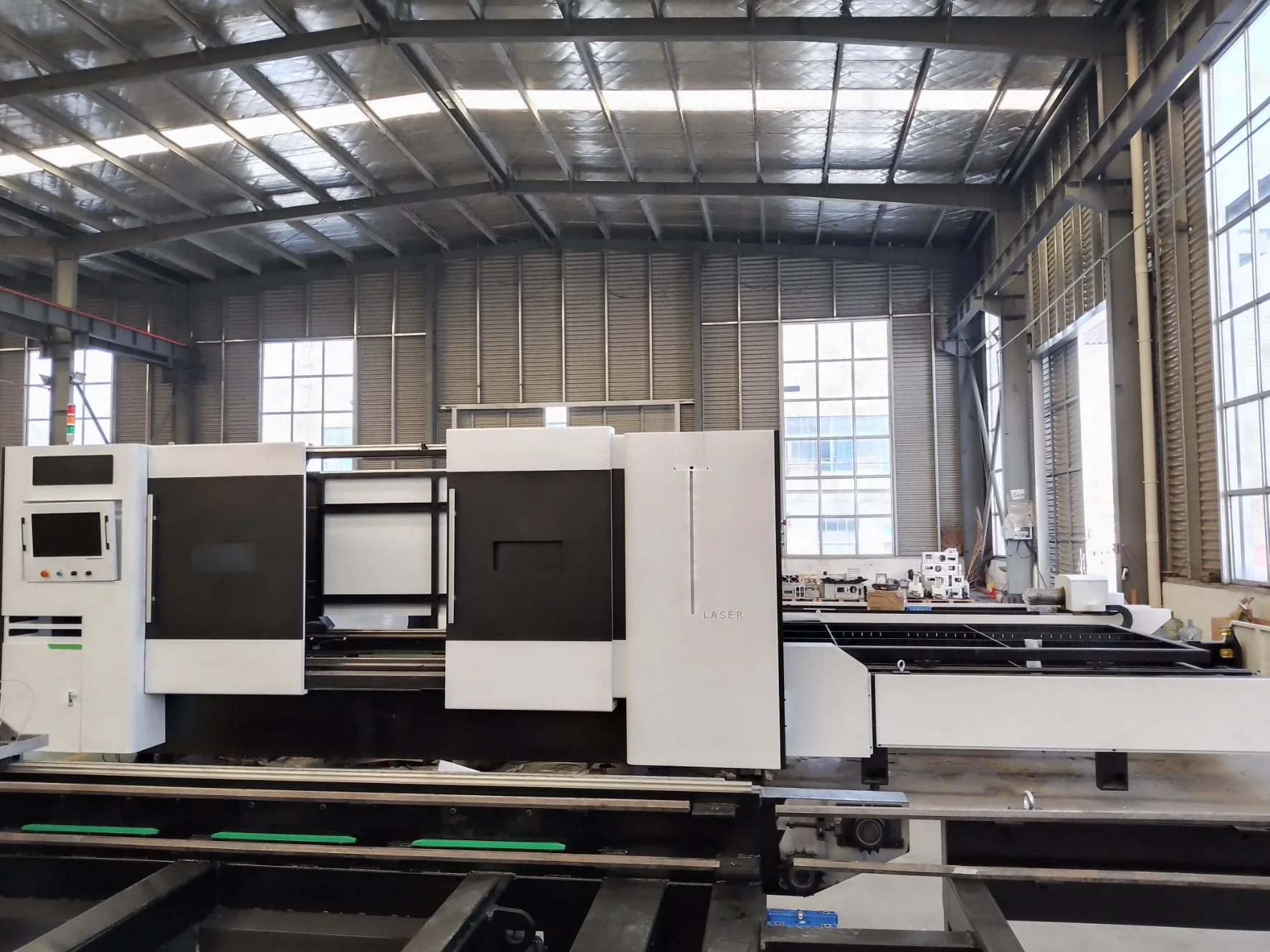 Fiber Laser Cutting Machine for Stainless Steel 1500W 2000W 3000W 6000W Laser Cutting with Ipg/Max/Rycus Laser Equipment