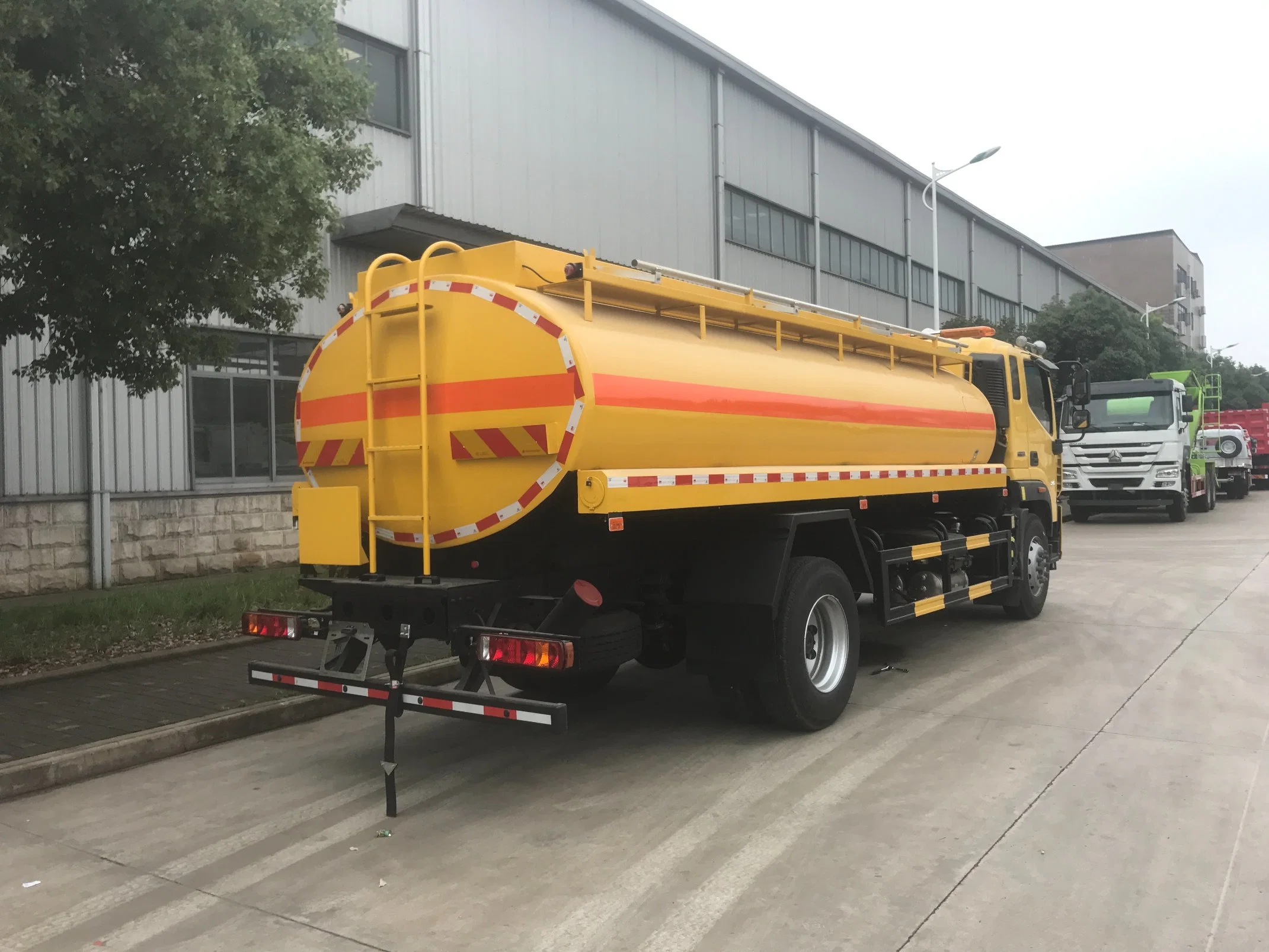 Bonne qualité Foton Auman 10tonnes 12 tonnes d'entraînement droit pour la vente de camion citerne d'huile