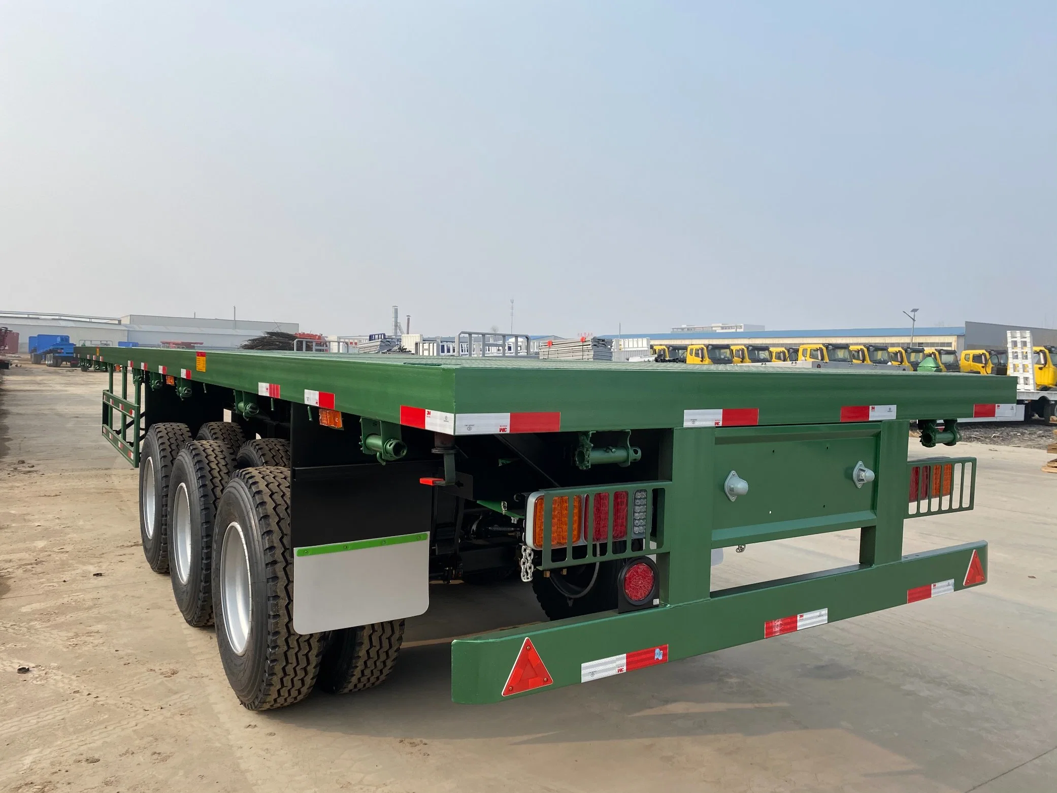 3 Axles 45 Tons Trailer Good Condition Flatbed Semi-Trailer for Container Transport