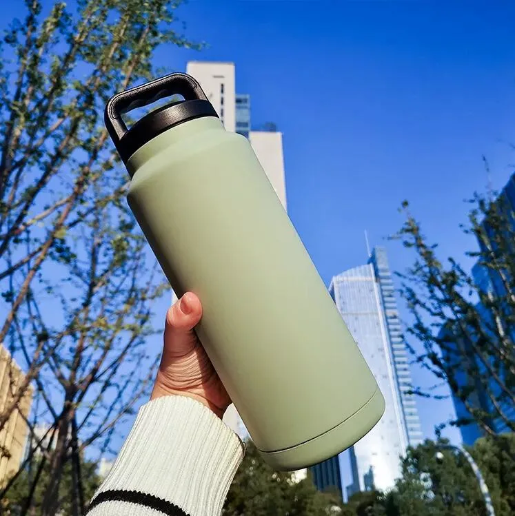 Botella de agua de acero inoxidable reutilizable para deportes al aire libre con logotipo personalizado y boca ancha.