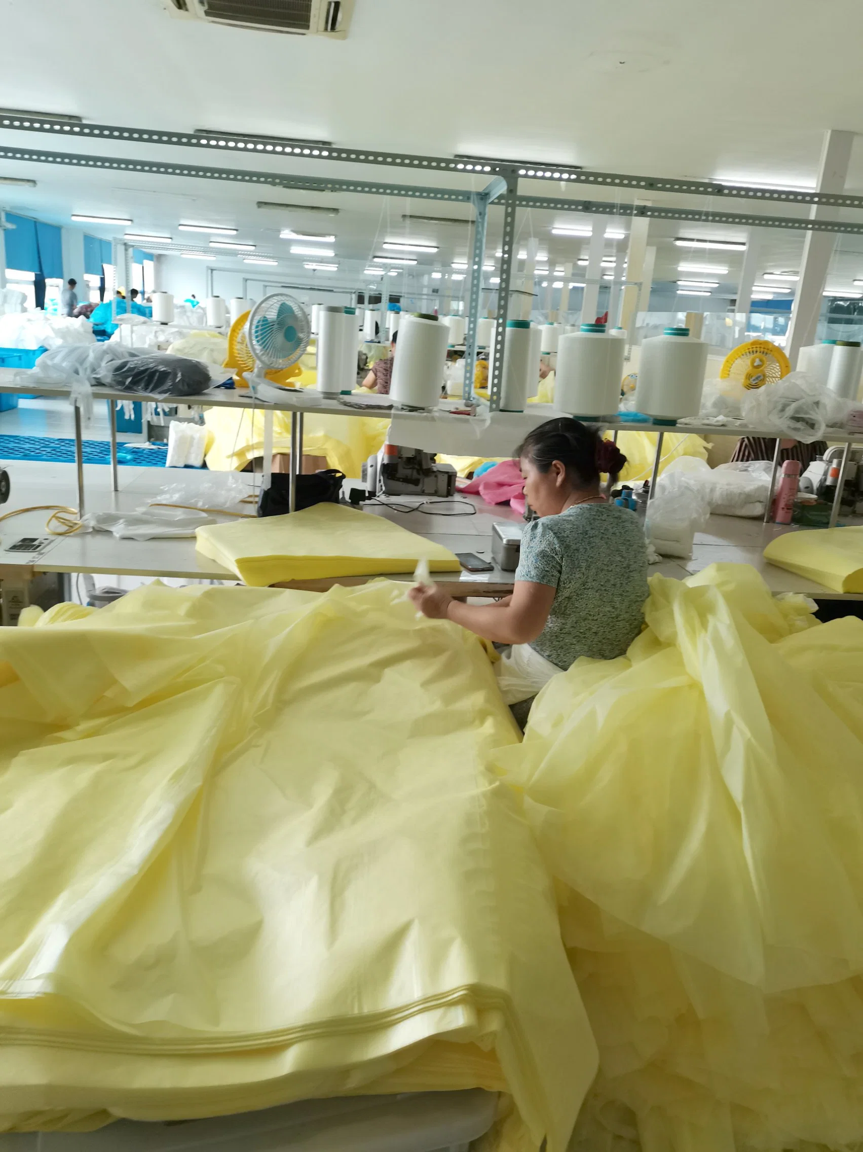 FDA CE ISO SGS AAMI Disposable Reusable Single Use Gown Workshop Non Woven Fabric Disposable and Sterile and PP/PE/SMS Isolation Gown Reusable Healthcare Chemo