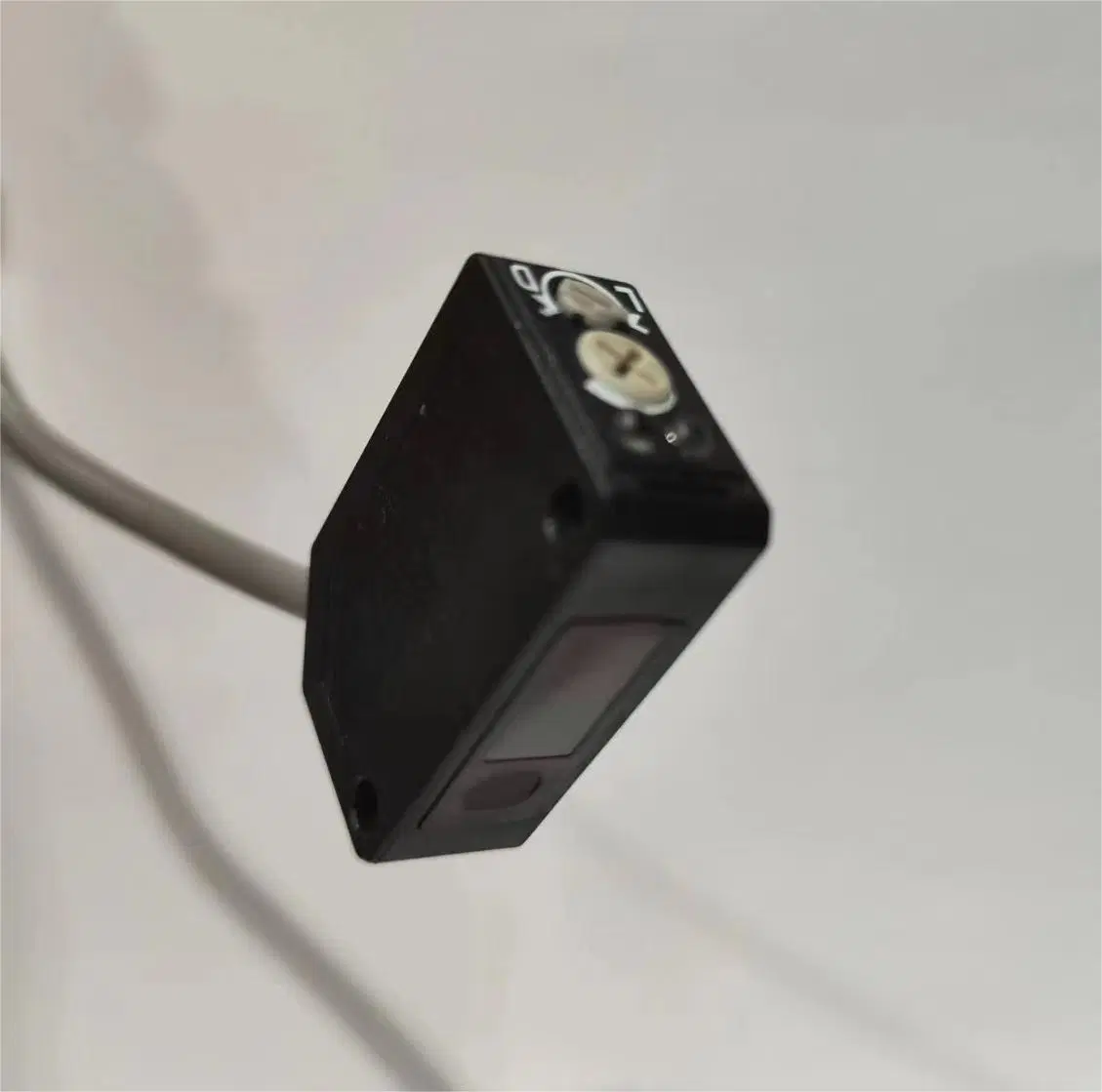 IP67 Diffuse Reflection Laser Displacement Sensor Switch for Detecting High-Speed Moving Objects