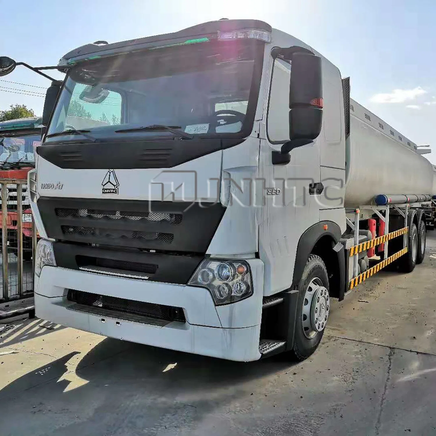 SINOTRUK HOWO A7 Öltank 6X4 25000L