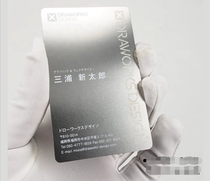 Benutzerdefinierte Reverse Etching Embossing Aluminium Silber Metall Visitenkarten