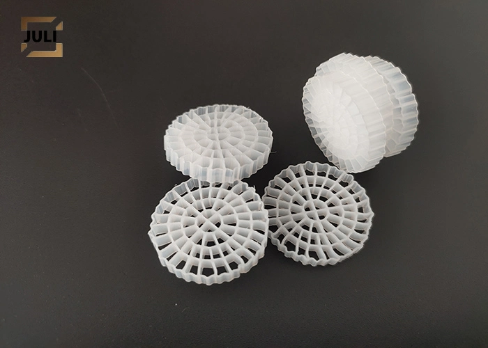 Milieux filtrants en plastique HDPE pour aquarium Mbbr pour étang de poissons d'aquaculture