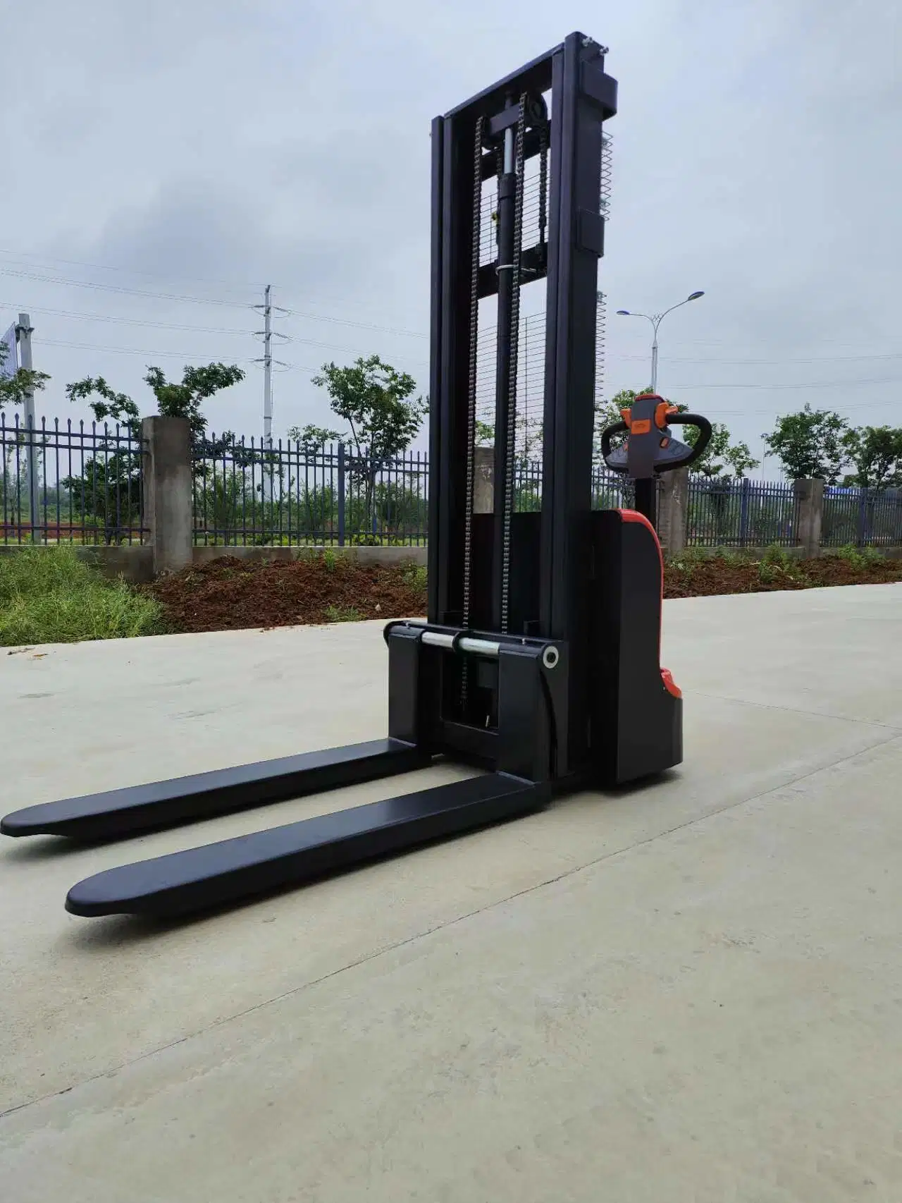 Rum China 1.0ton with 4m Lifting Height Economic Walkie Hydraulic Truck Electric Stacker Price/Manufacturers for Warehouse/Pallet