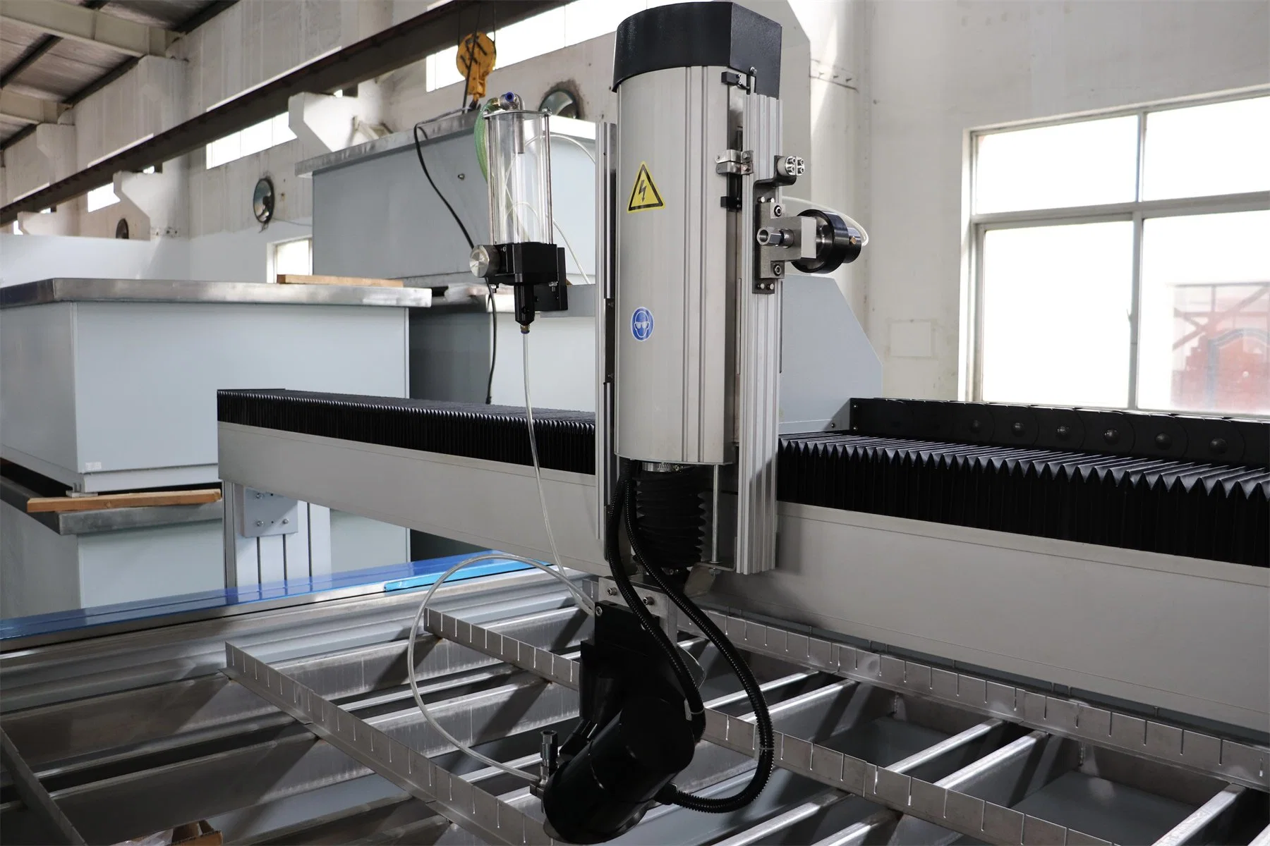 CNC 5 ejes multifunción chorro de agua de Corte de vidrio Grabado de piedra de la máquina de procesamiento de metales para obras de arte de la encimera