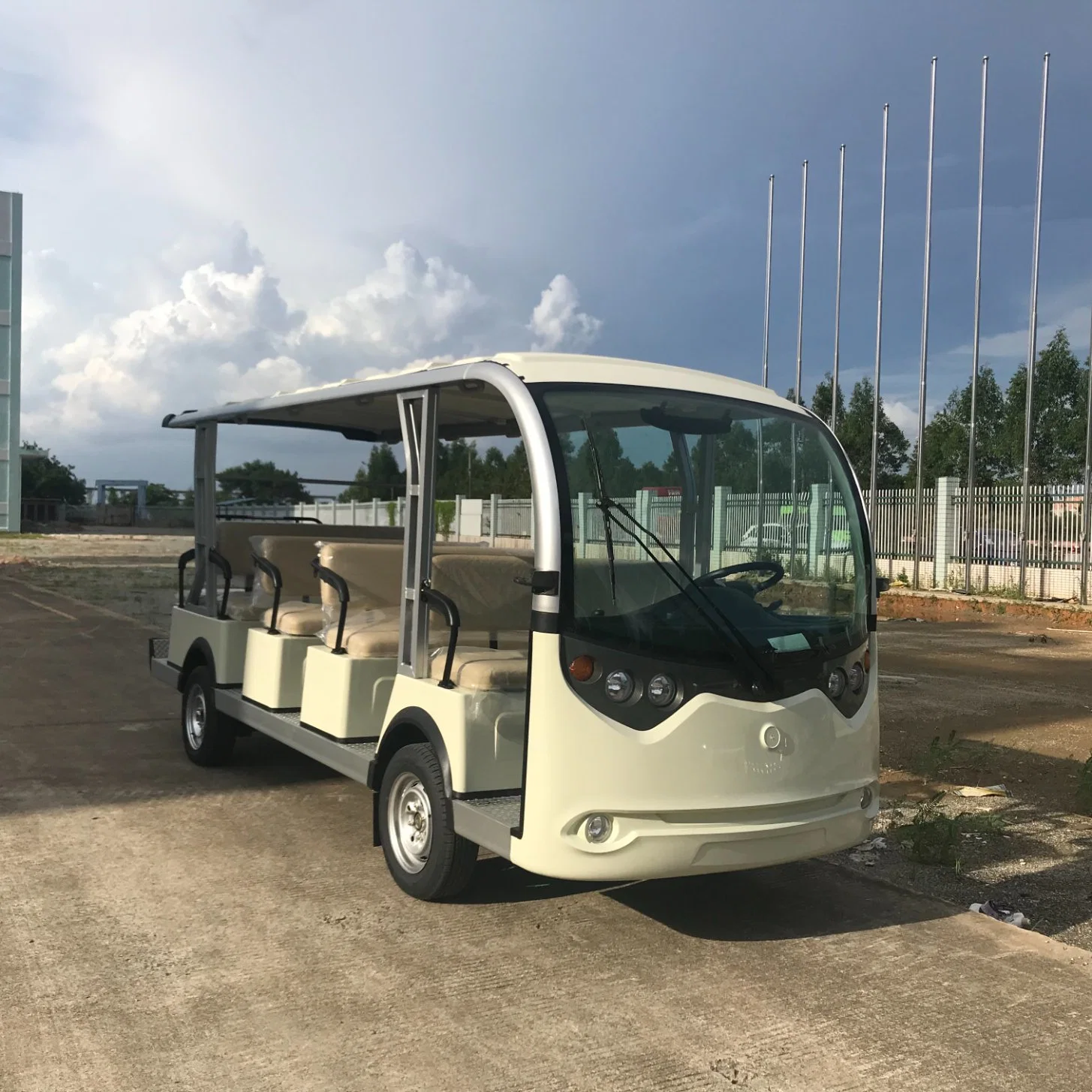 Cuatro ruedas del vehículo clásico coche Tourist Shuttle Bus Turístico persona 14 Lt-S14