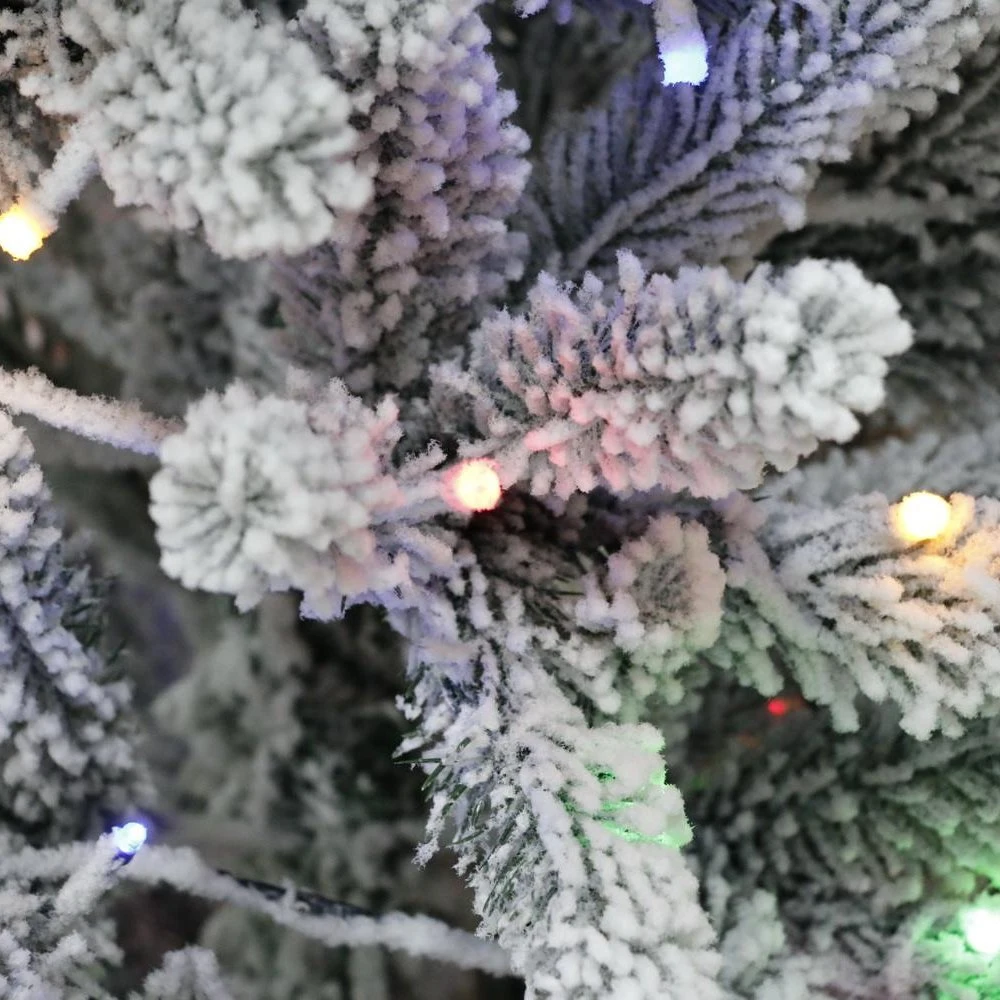 Arbre de Noël artificiel en PE floqué avec des lumières LED multicolores clignotantes de type F5.