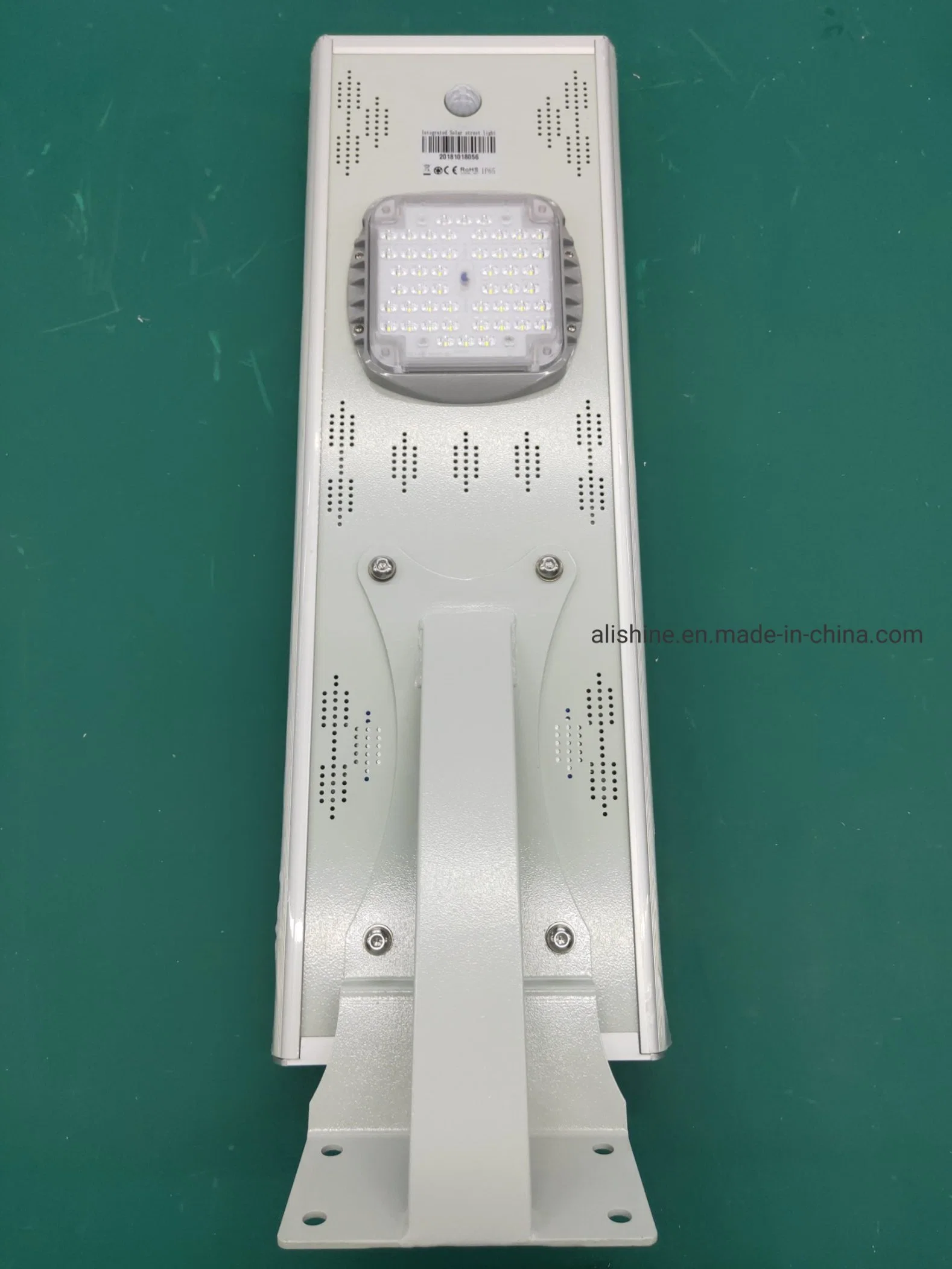 High Brightness LED Chip Low Power Consumption All in One 20 Watt LED Solar Street Light