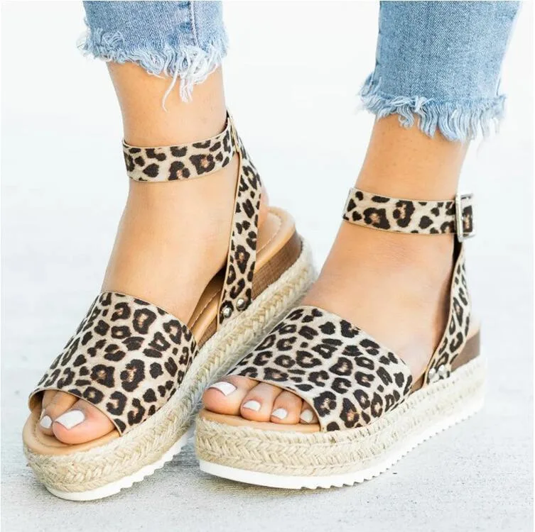 Skylark Wholesale/Supplier Women Shoes Comfortable Leopard Solid Colors Sandals for Women