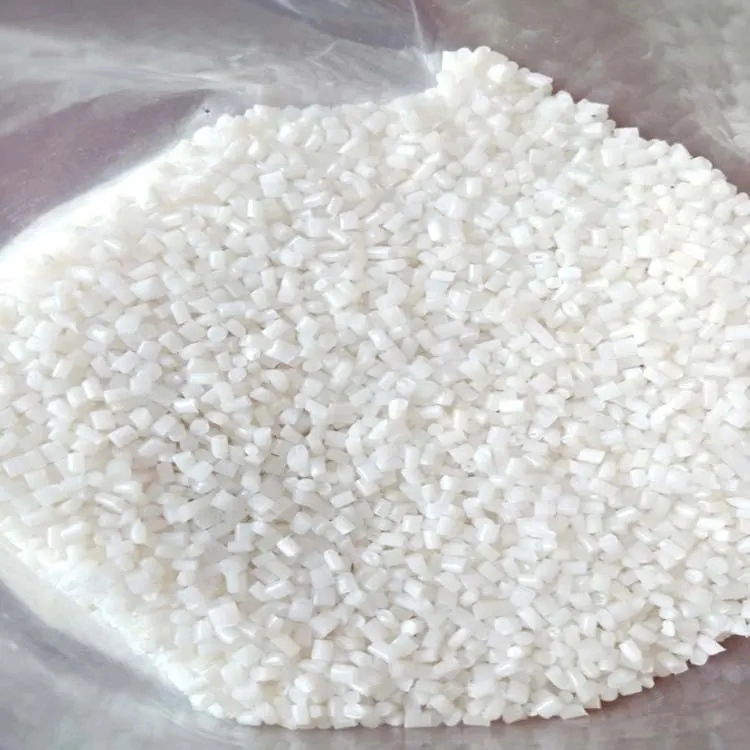 Granulés de nylon PA66 Pellets avec 25% renforcé de fibre de verre brute Matériau Granulés en plastique