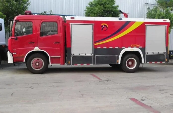 Dongfeng 4*2 7-9cbm Water and Foam Fire Fighting Truck