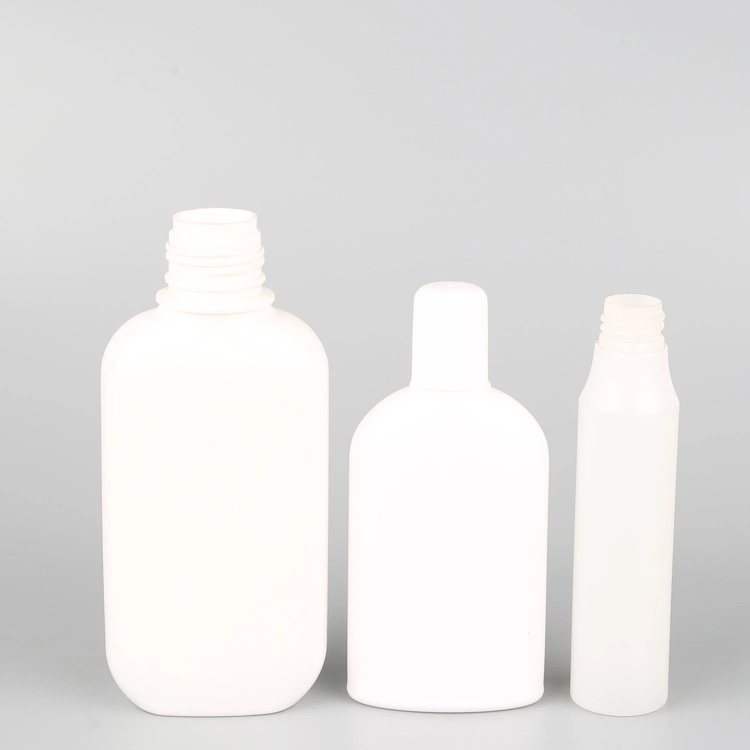 Les bouteilles en PET blanc personnalisé pour les cosmétiques et produits de soins de la peau
