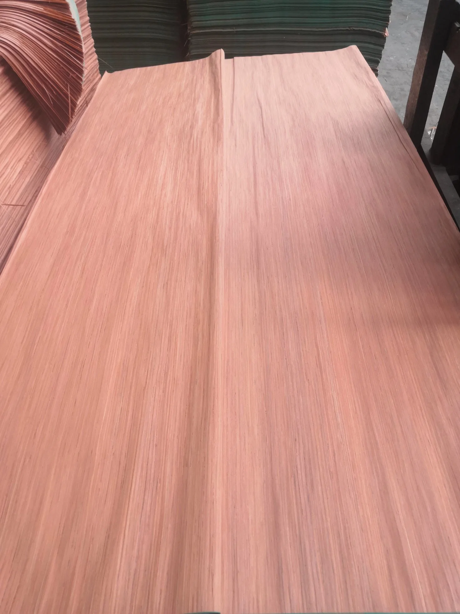 China Manufacturer 4X8/Door Size WBP Glue Red Oak/Rose Wood Price Laminated Bangladesh Wooden Door Teak Engineered Natural Wood Veneer Price for Plywood Board