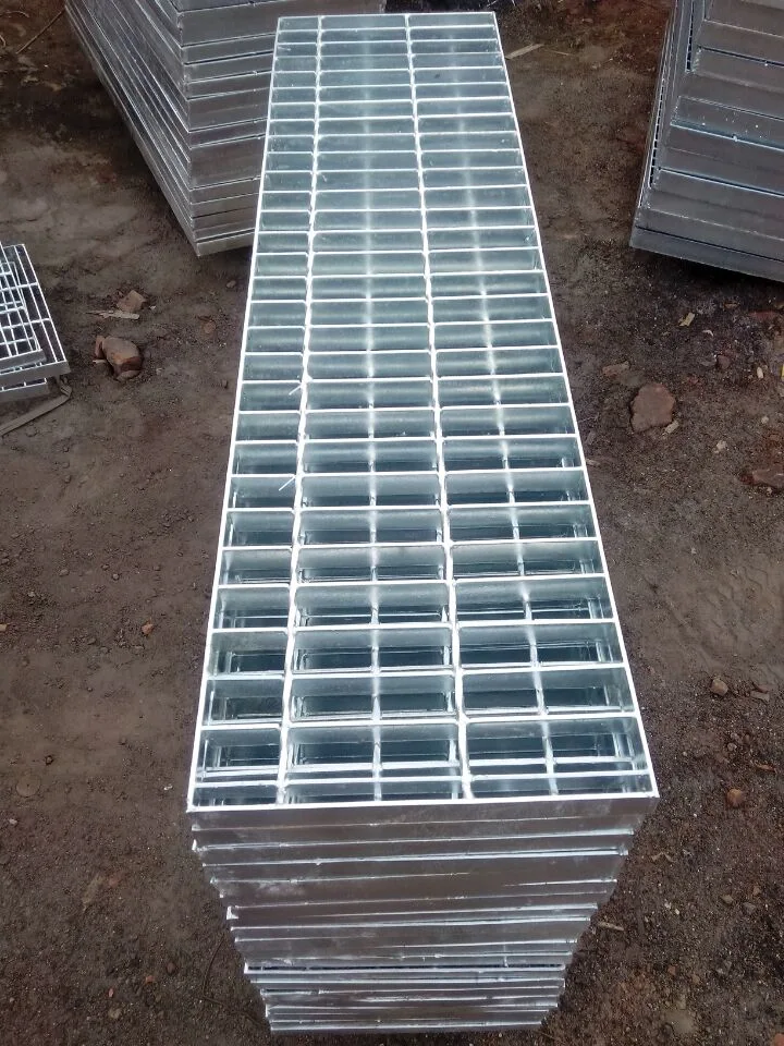 Q235 Galvanized Drainage System Smooth Drain Cover Grating for Chemical Plant