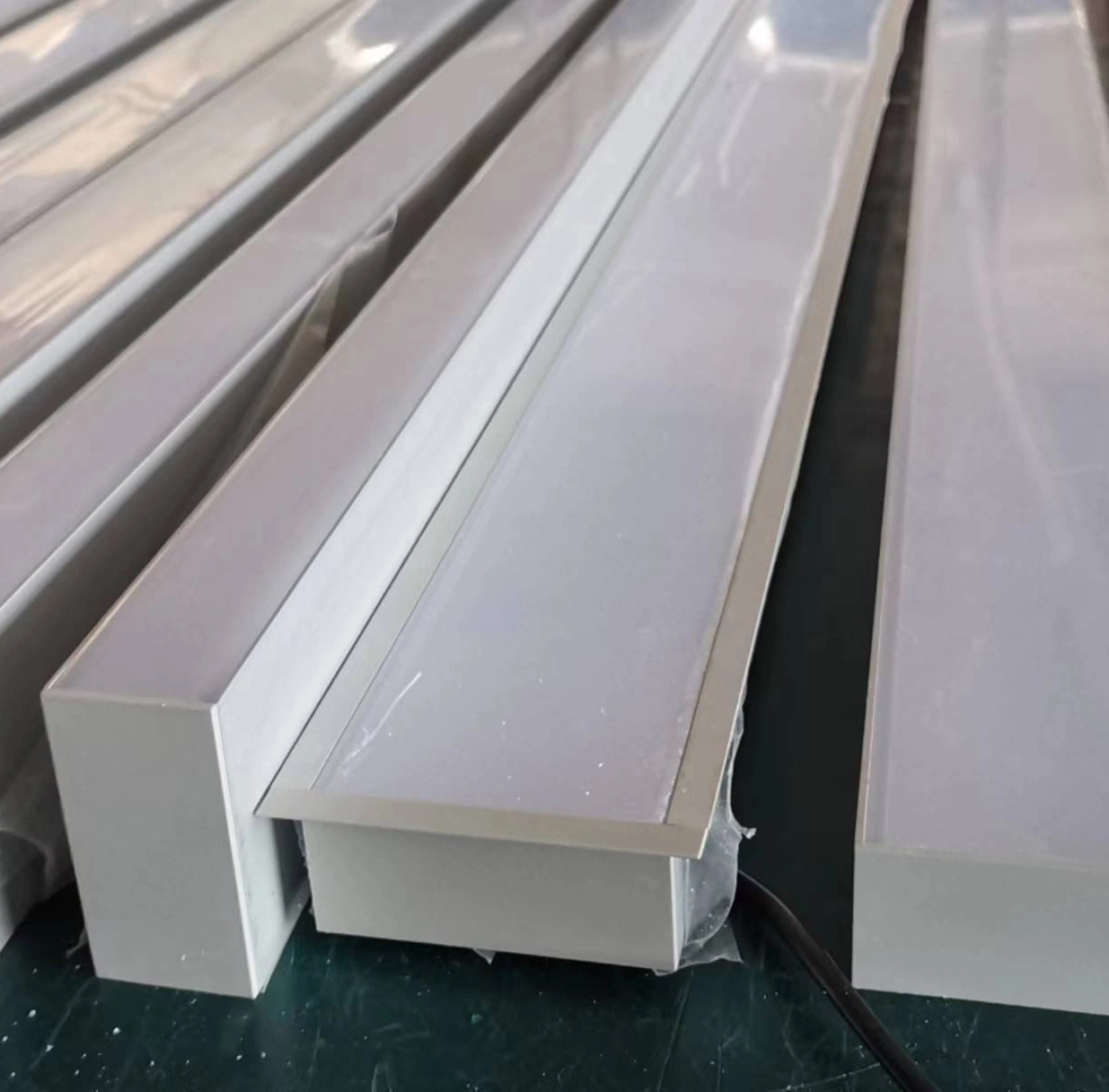 Manufacturer Price 35W Indoor Lighting Aluminum Profile Linkable Ceiling LED Linear Light