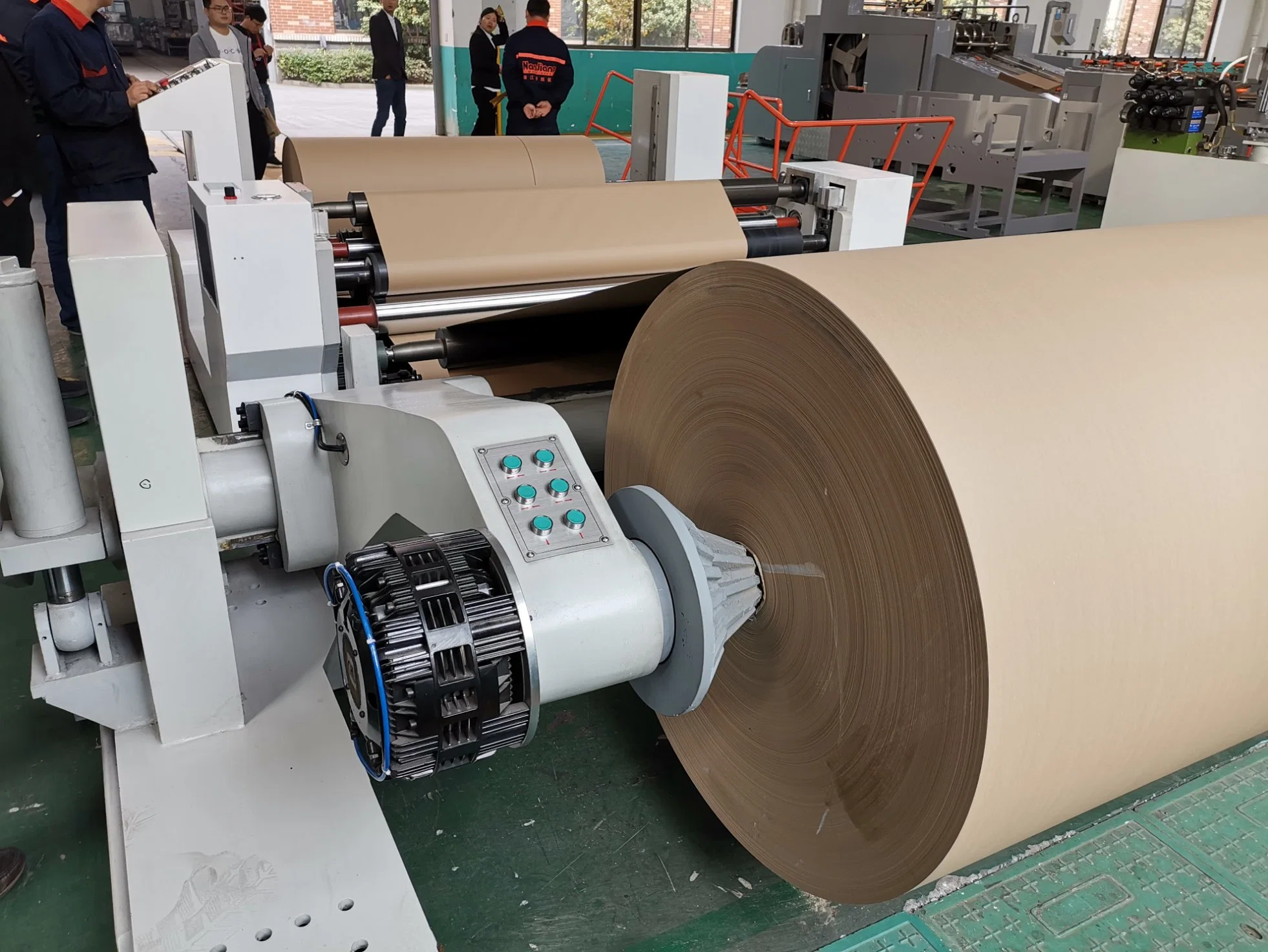 Jumbo Roll Automatische Papier-Schneidemaschine für Papier Griff Beutel