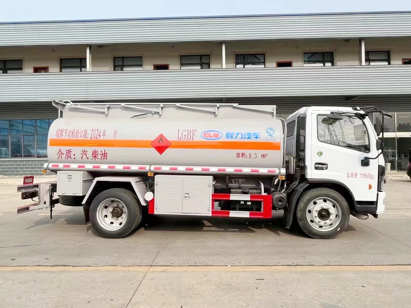 Dongfeng 5-8 Cbm 4X2 8000L Oil Aircraft Refueling Vehicle 8000liters Aviation Helicopter Jet Refueler Dispensing Fuel Tank Truck