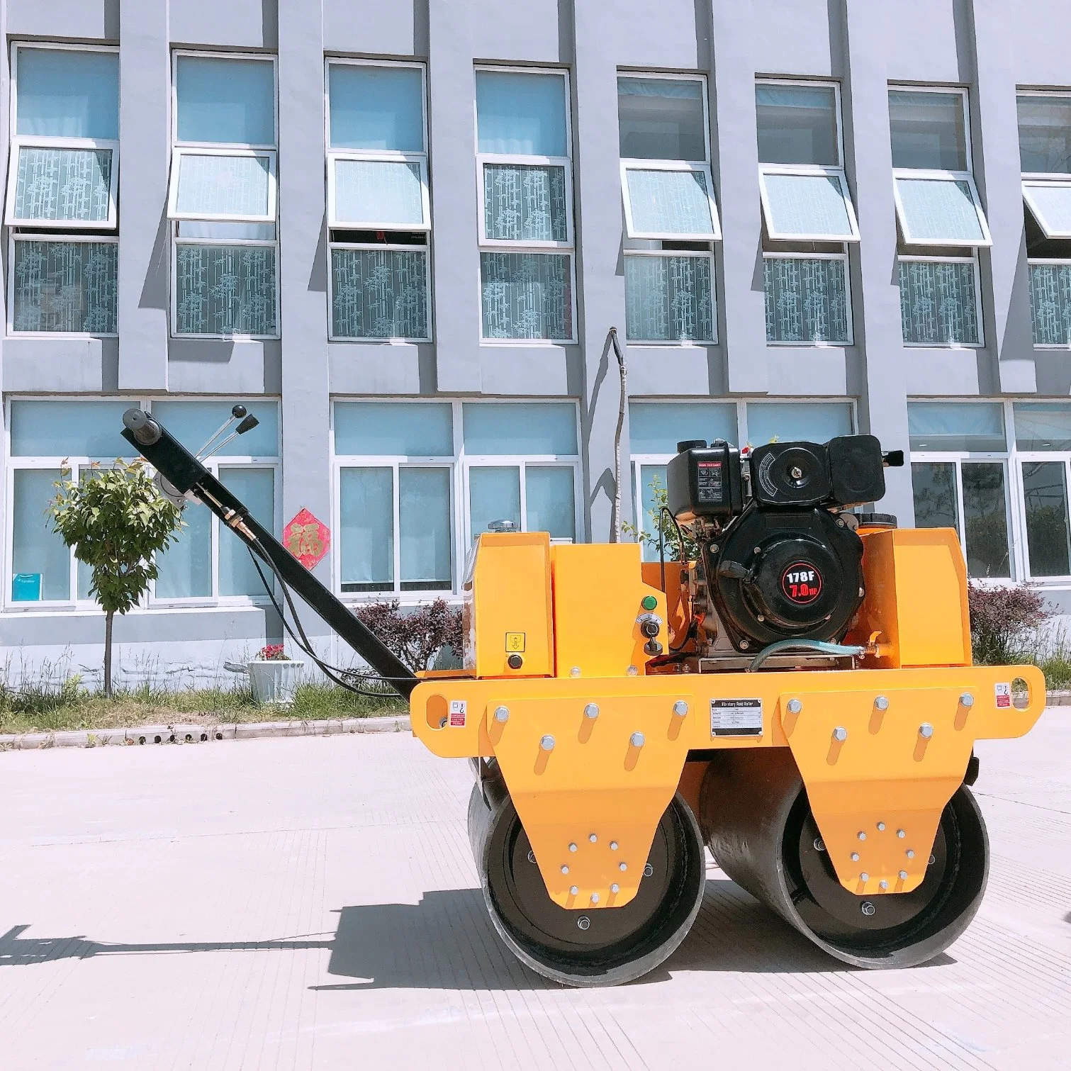 High Quality 10HP Road Floor Roller Vibratory with Electric Start