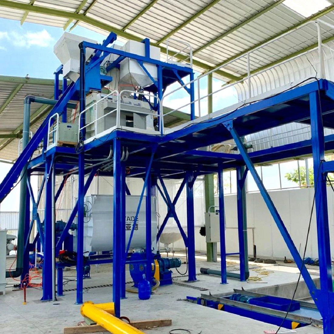 Ligne de production de machine légère pour la fabrication de panneaux muraux préfabriqués en béton sandwich automatique.