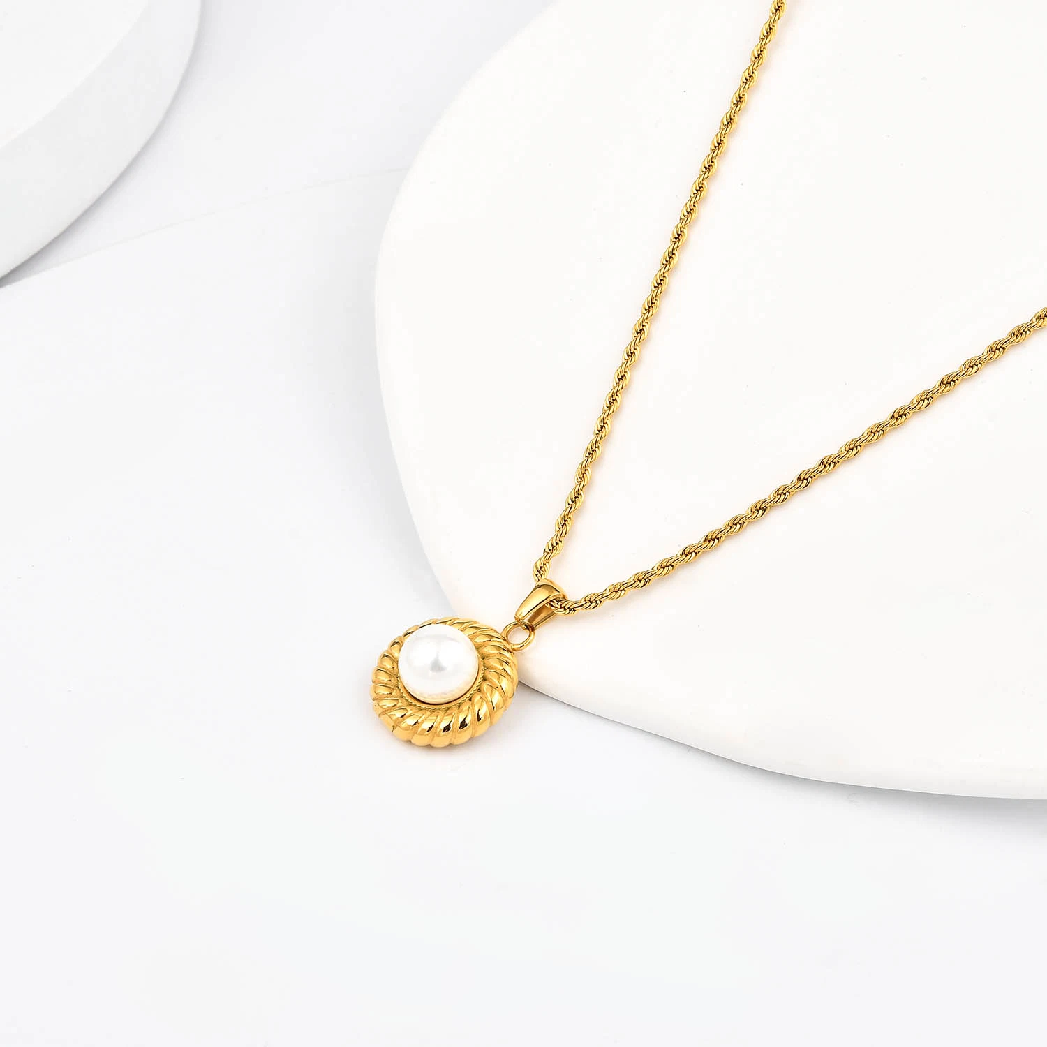 La mujer Mayorista/Proveedor de oro de 18K Joyería personalizada colgante, collar de perla Bisutería para regalo