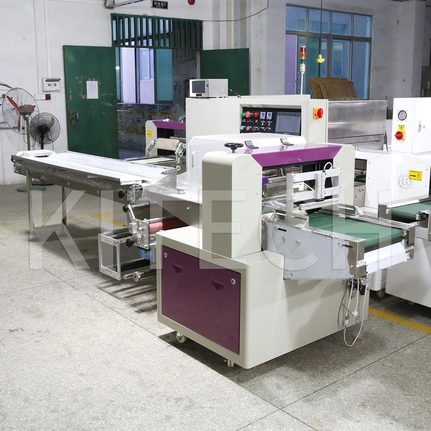 CE Approved Automatic Ham Sausage Hot Dog Bacon Form Fill Seal Wrapping Flow Packaging Packing Filling Sealing Machine