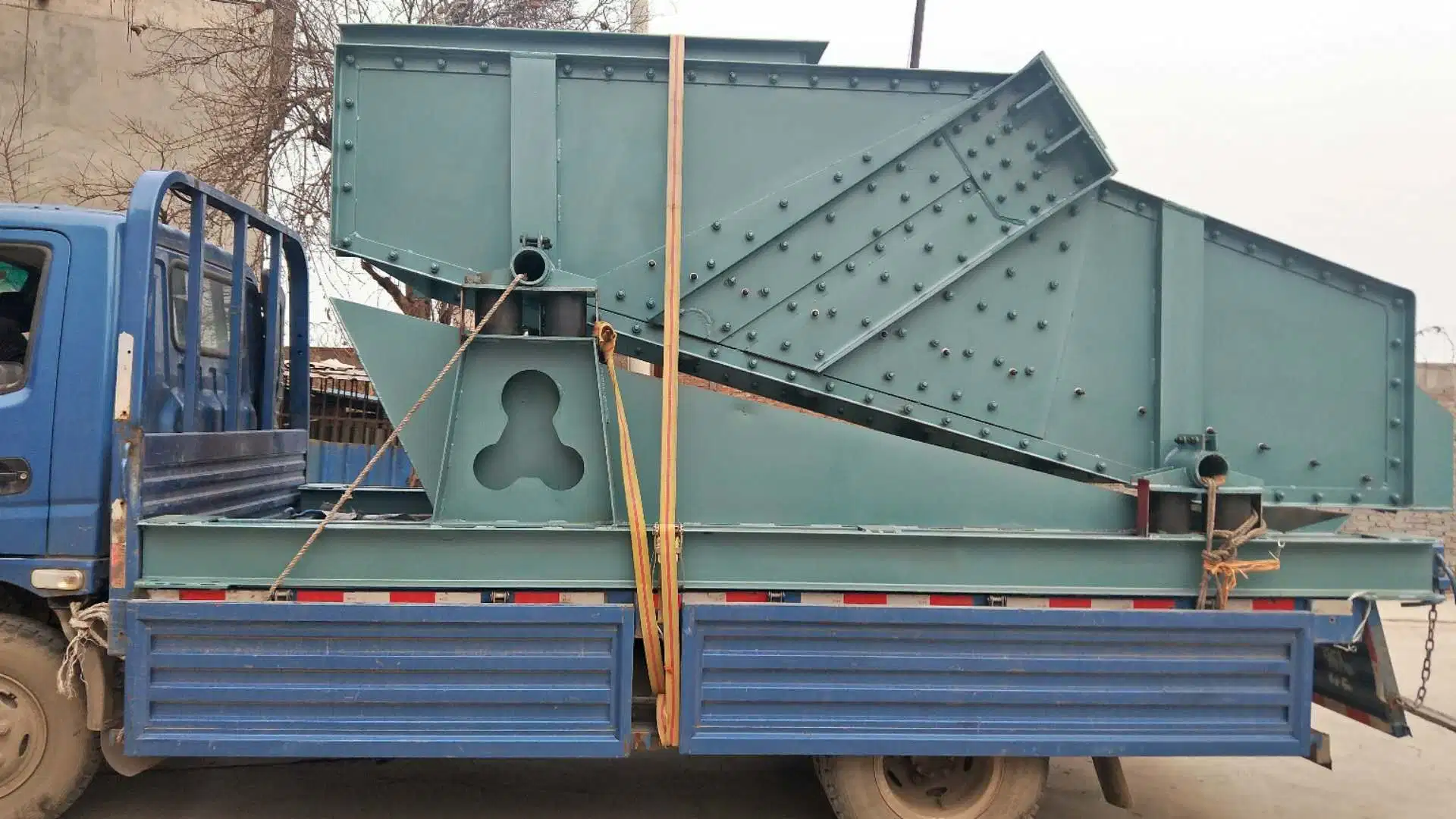 Hot Sale Mining Quarry Industry Vibrating Screen for Ore Separation