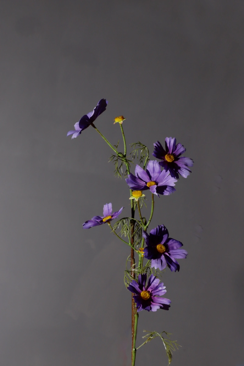 La decoración de interiores simula los cerezos en flor