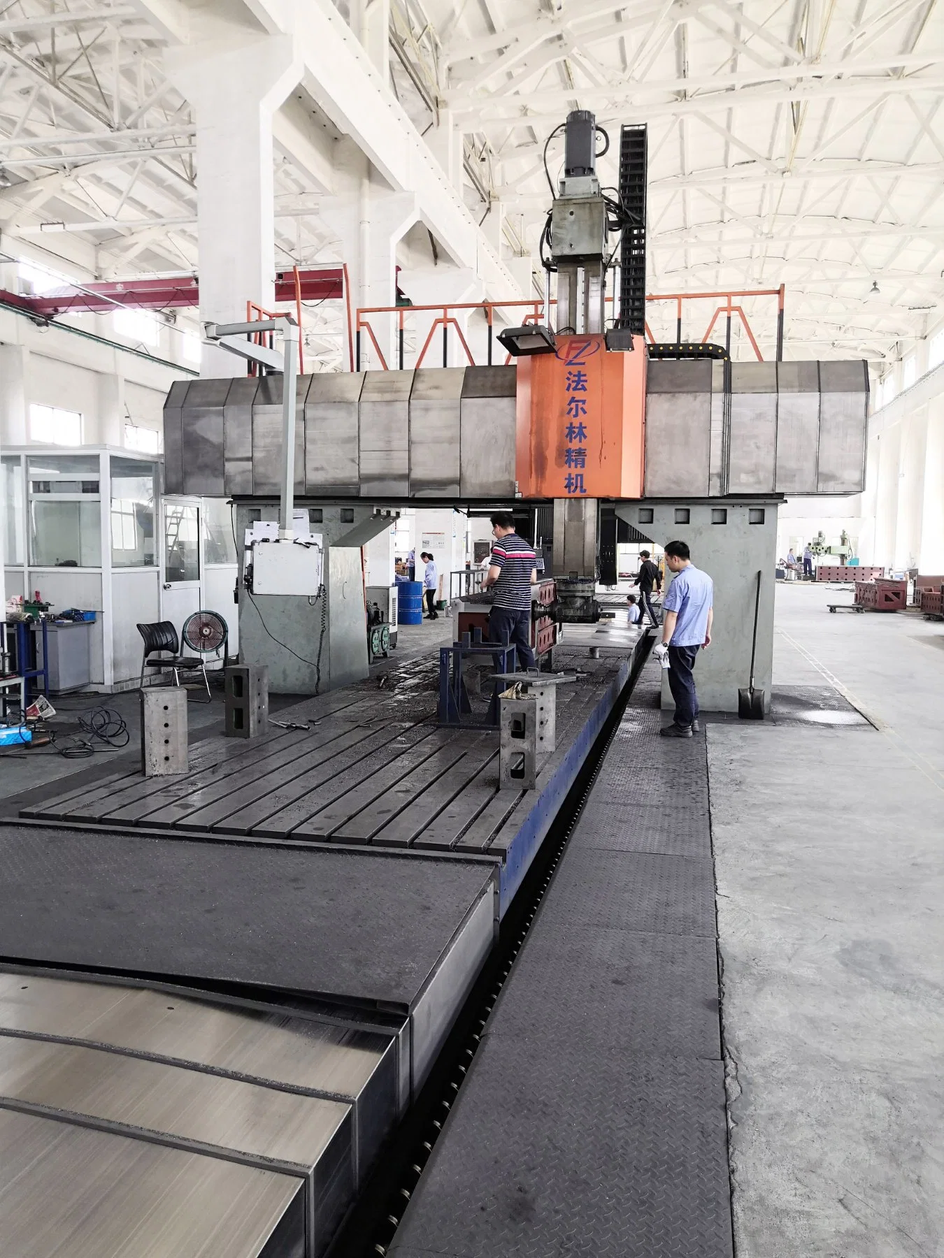 Viga fixa de grande capacidade de rolamento Máquina de fresagem CNC da gantry para Metais ferrosos Roughing e acabamento OEM/ODM