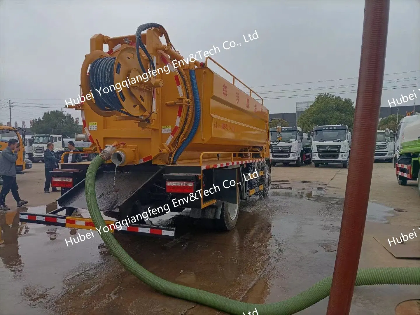 Dongfeng 4X2 Sewage Suction Truck /Fecal Suction Truck/DFAC 9m3 Fecal Suction Truck