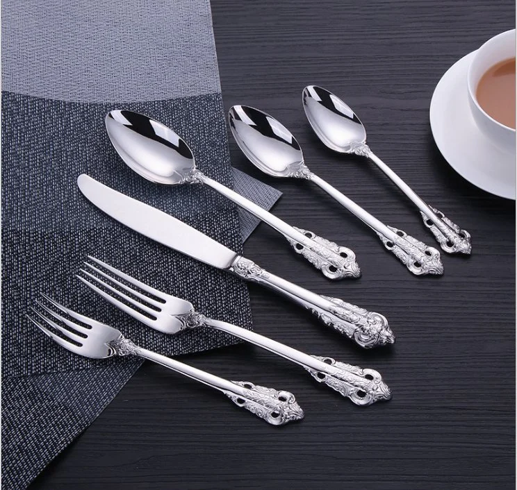 Luxury Royal Flatware Set exquisita cocina de acero inoxidable Cubertería Juego de Regalo Especial Retro Baroque Tableware Juego de cuchillo de cuchara