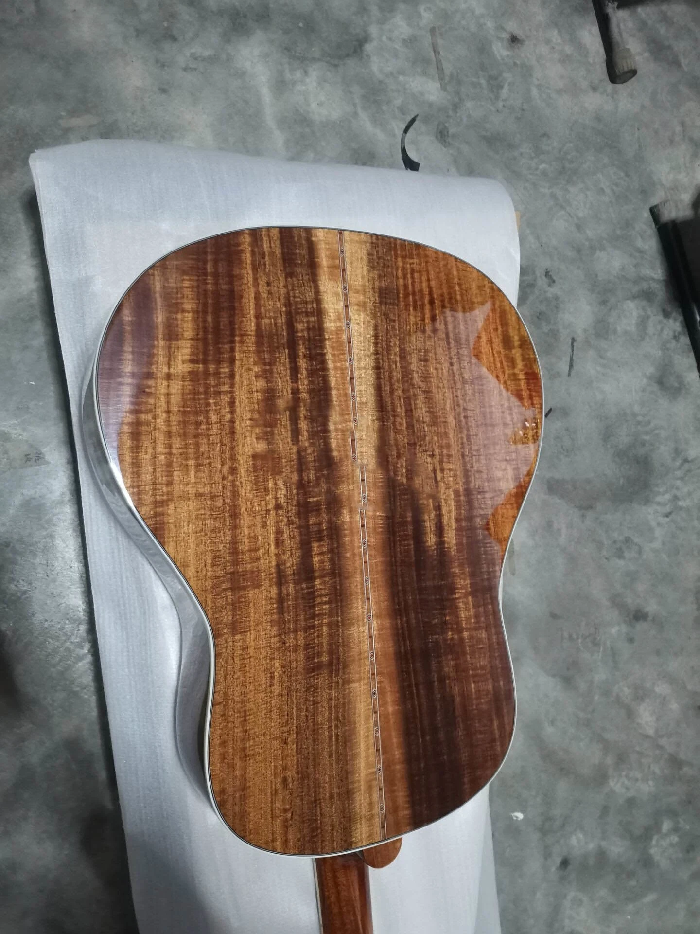 Todos personalizados de madeira sólida ombro inclinado Aaaa Inlay vinha J45AA Style Koa Spruce Guitarra Folk melhor personalizado Dreadnought Guitarra Ooo Salão Jumbo violão acústico OEM