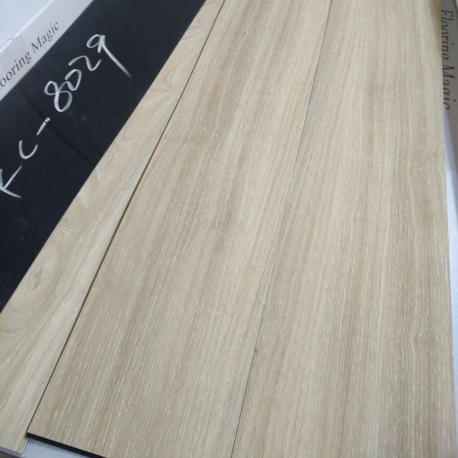 Schalldichte Holz Serie PVC Bodenbelag Plank Kunststoff PVC / SPC / Vinyl Bodenbelag
