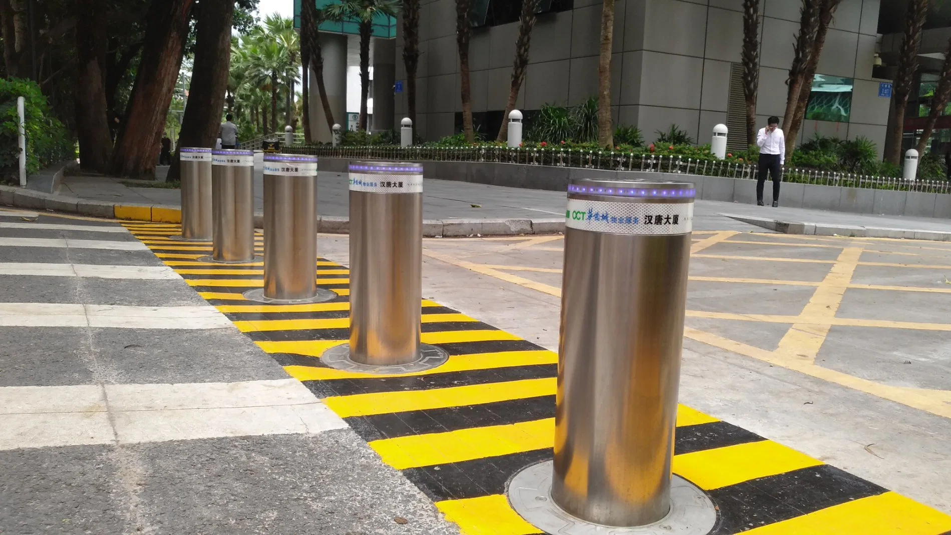 Hydraulic Retractable Steel Rising Parking Bollards Semi Automatic Road Traffic Hydraulic Bollard System