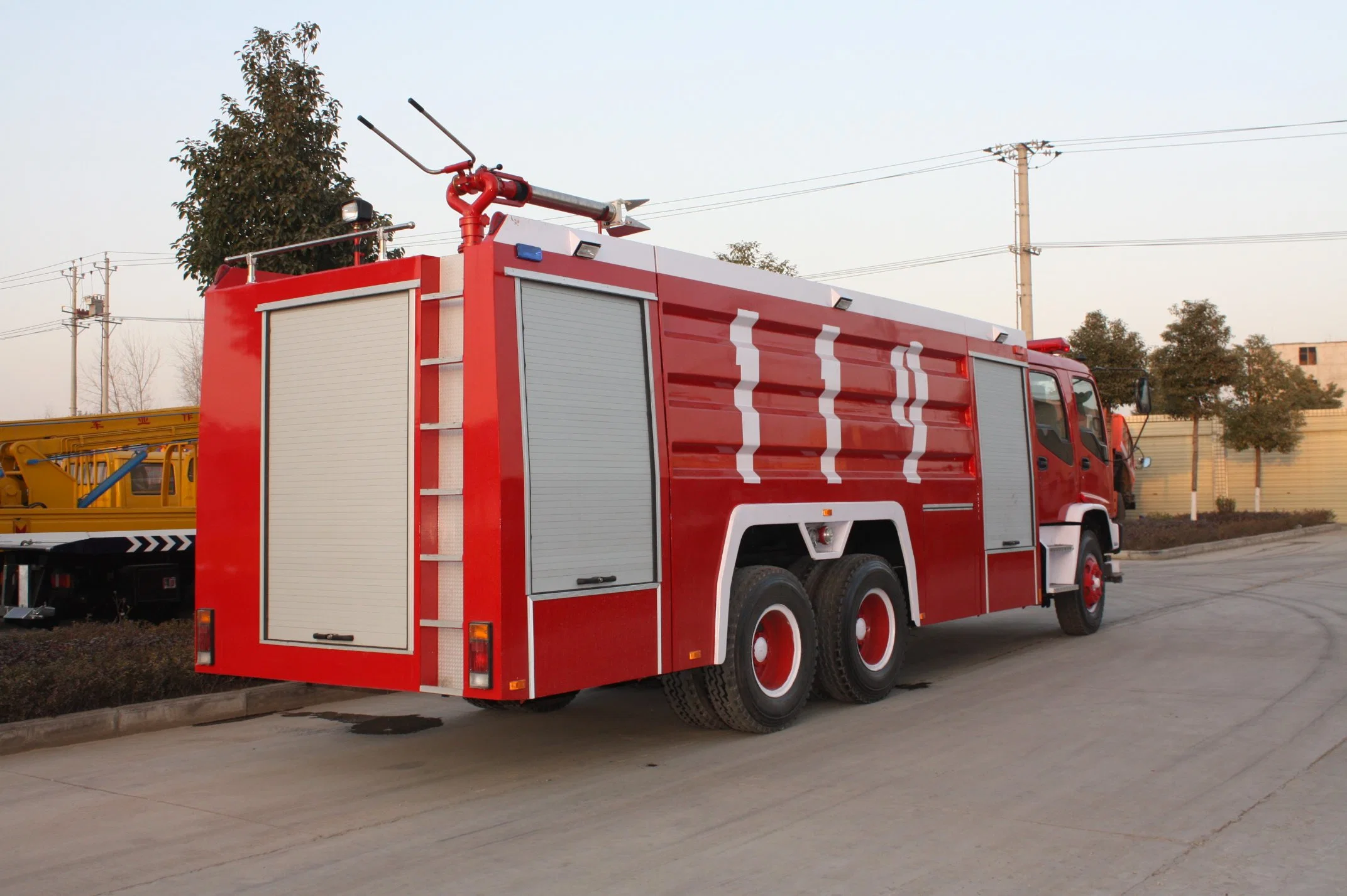 A fábrica de Venda Directa, 1suzu 16000L de água em pó de espuma caminhão de incêndio