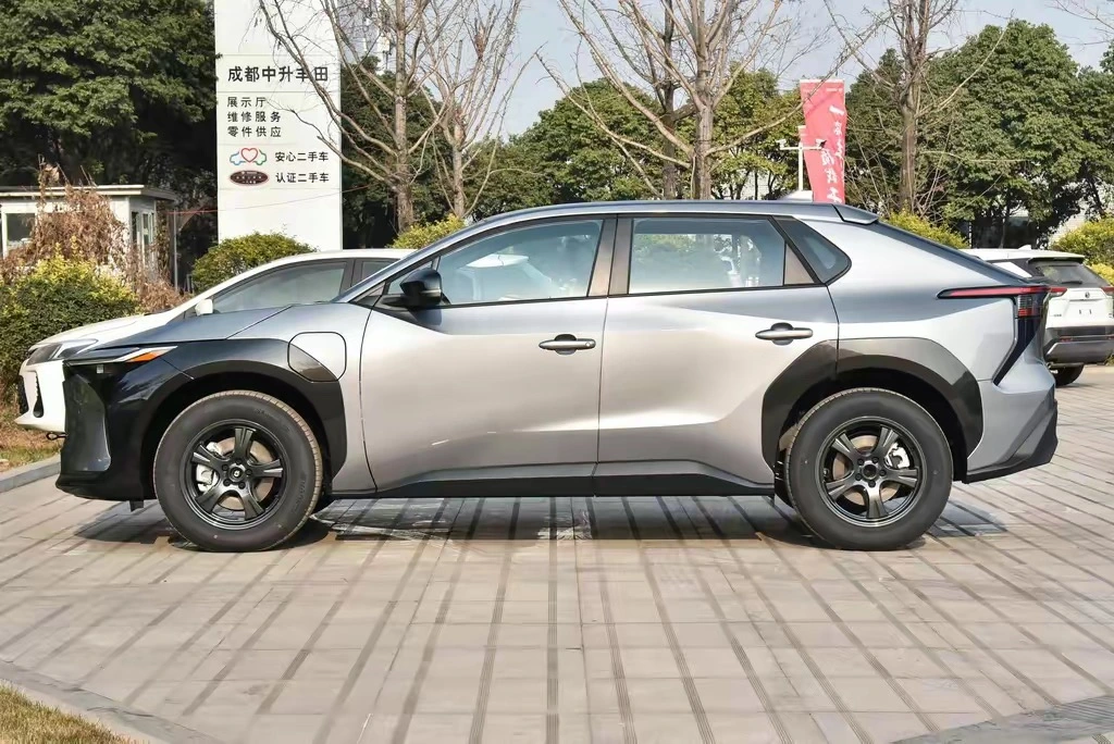 Toyota Bz4X 2023 Long Range 400km Fast Charge Used Auto Car Intelligent New Energy Vehicle SUV EV Pure Electric Car