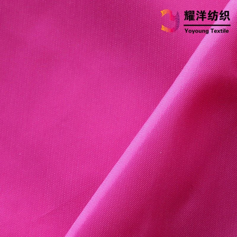 15D CIRE/finition de taffetas de nylon enduit PU Tissu taffetas de nylon ultra léger tissu pour manteaux vers le bas