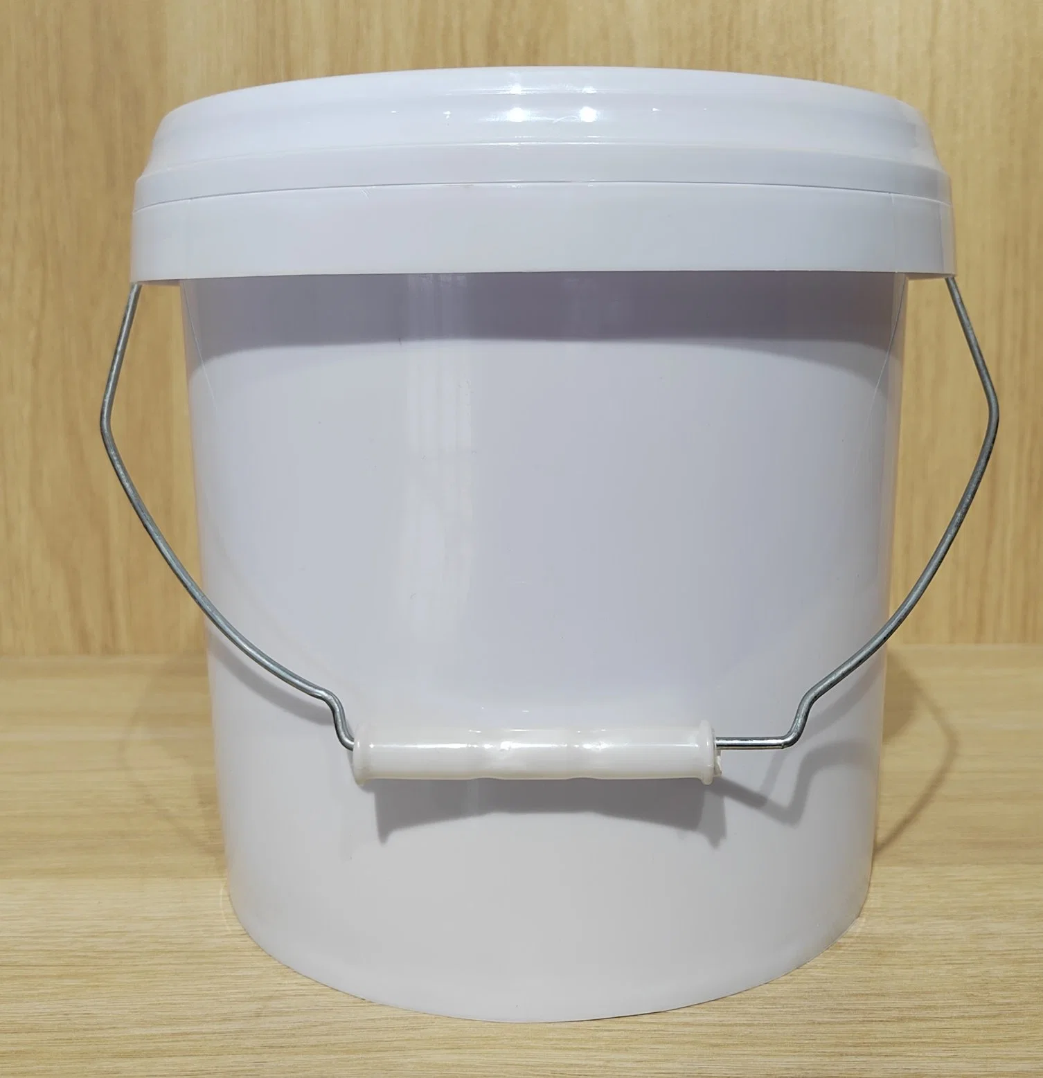 4L пищевой пластиковой ковш с крышкой упаковки пластиковой гильзы цилиндра