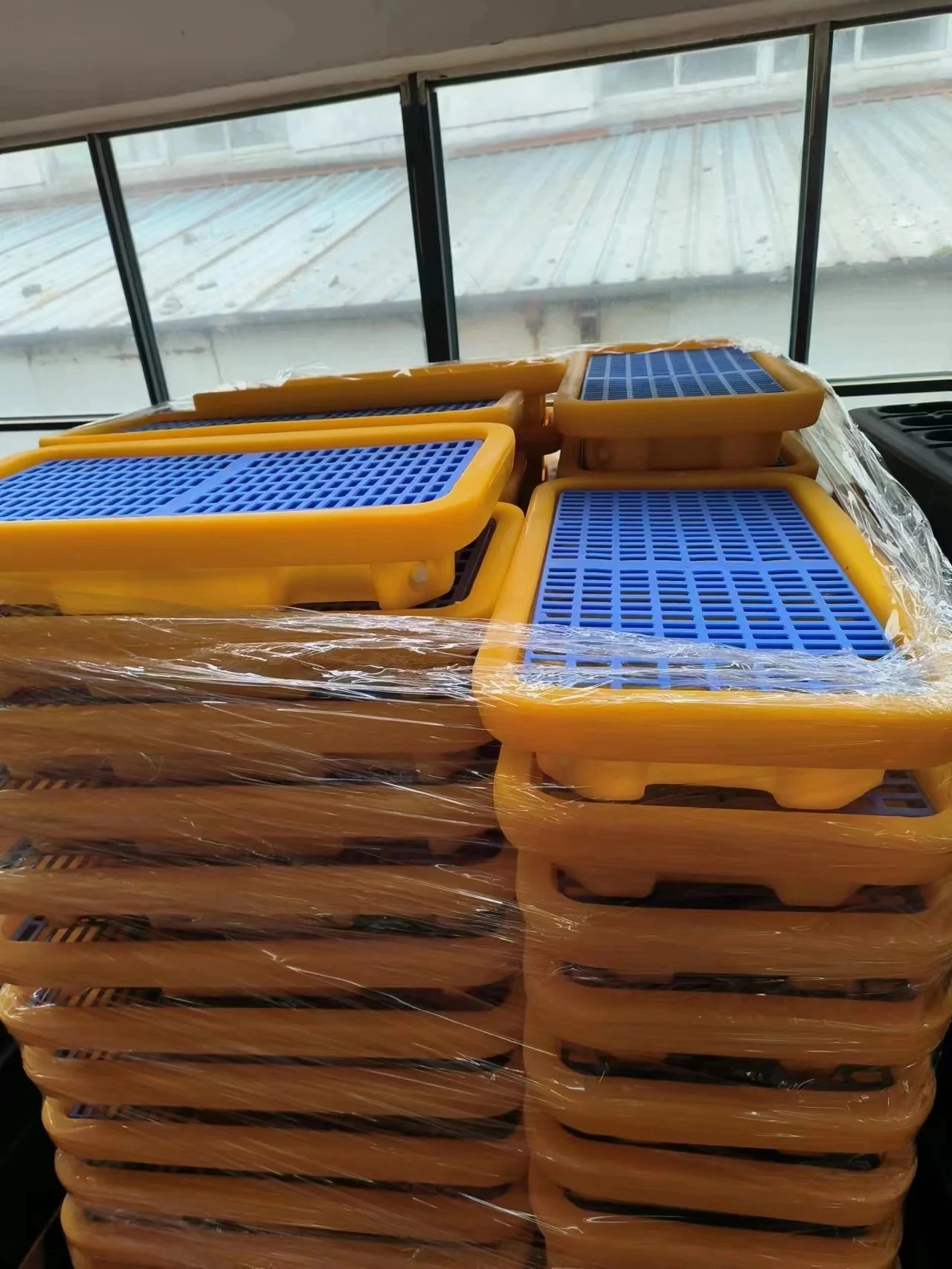 Safe Environment Spill Containment Tray 4 Drum Enclosure Spill Containment Pallet with Drain Supplier