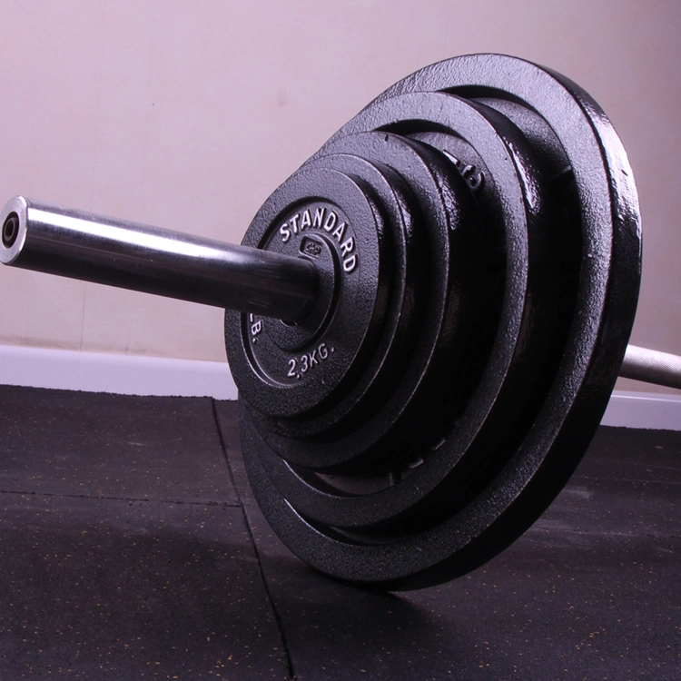 Plaques de poids en fonte pour haltère de fitness à domicile, idéales pour la musculation en salle de sport.