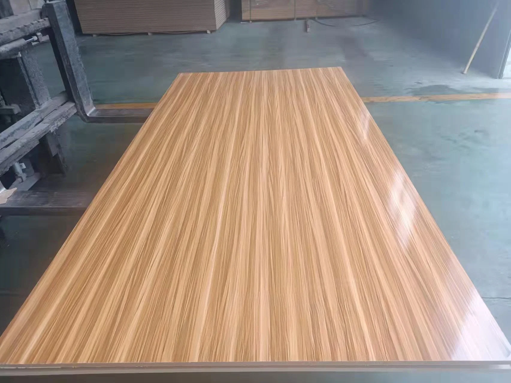 Moisture Proof 18mm Wood Grain Melamine Plywood/MDF Sheet for Indoor Use