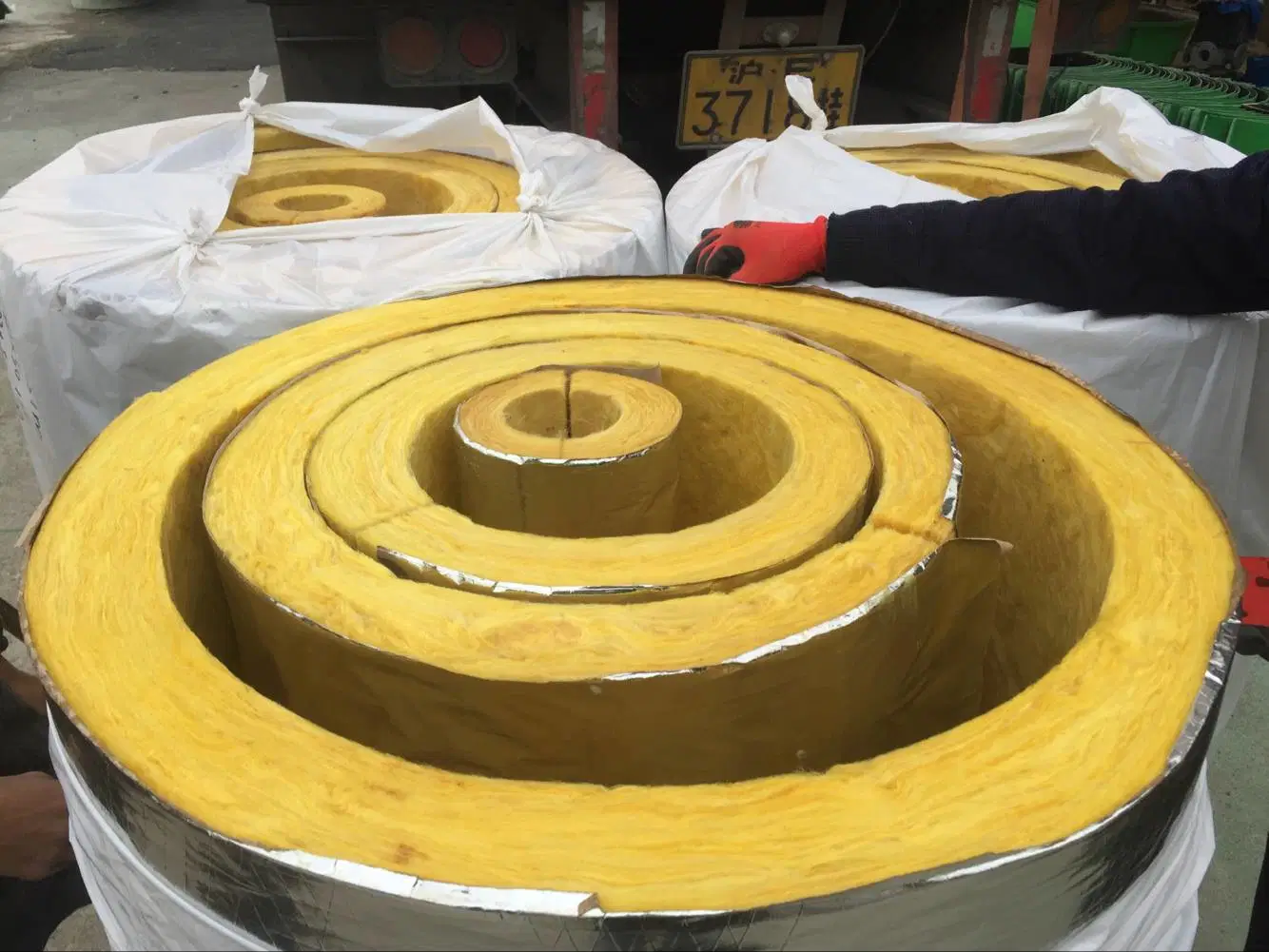 Reinforced Insulation Glass Wool Fiber Tube Fiberglass Pipe Prices Glass Reinforced Wool Insulation Tube Fiberglass Pipe Prices