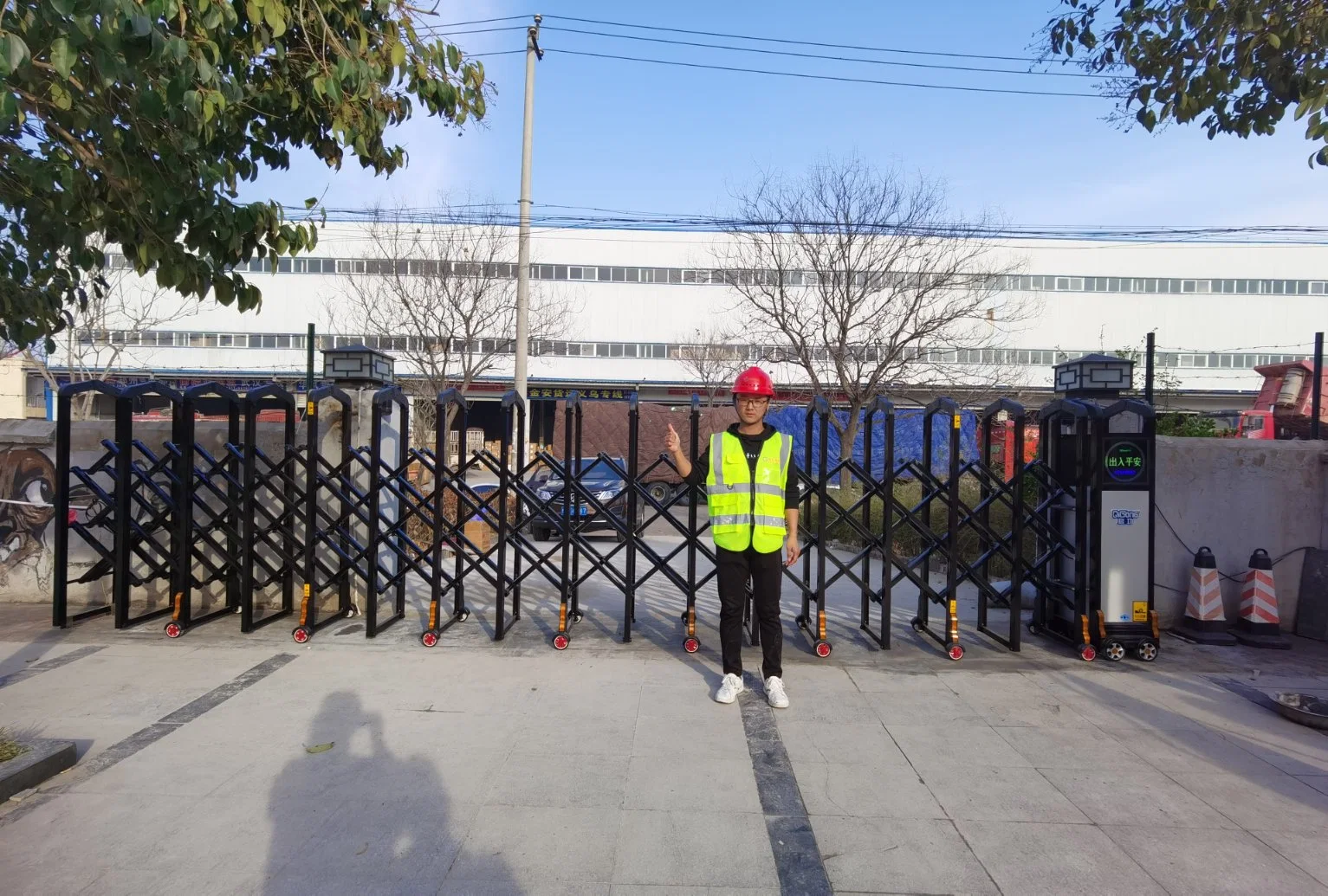 Aluminum Alloy Retractable Gate Accordion Industrial Gate for Factory Entrance Gate