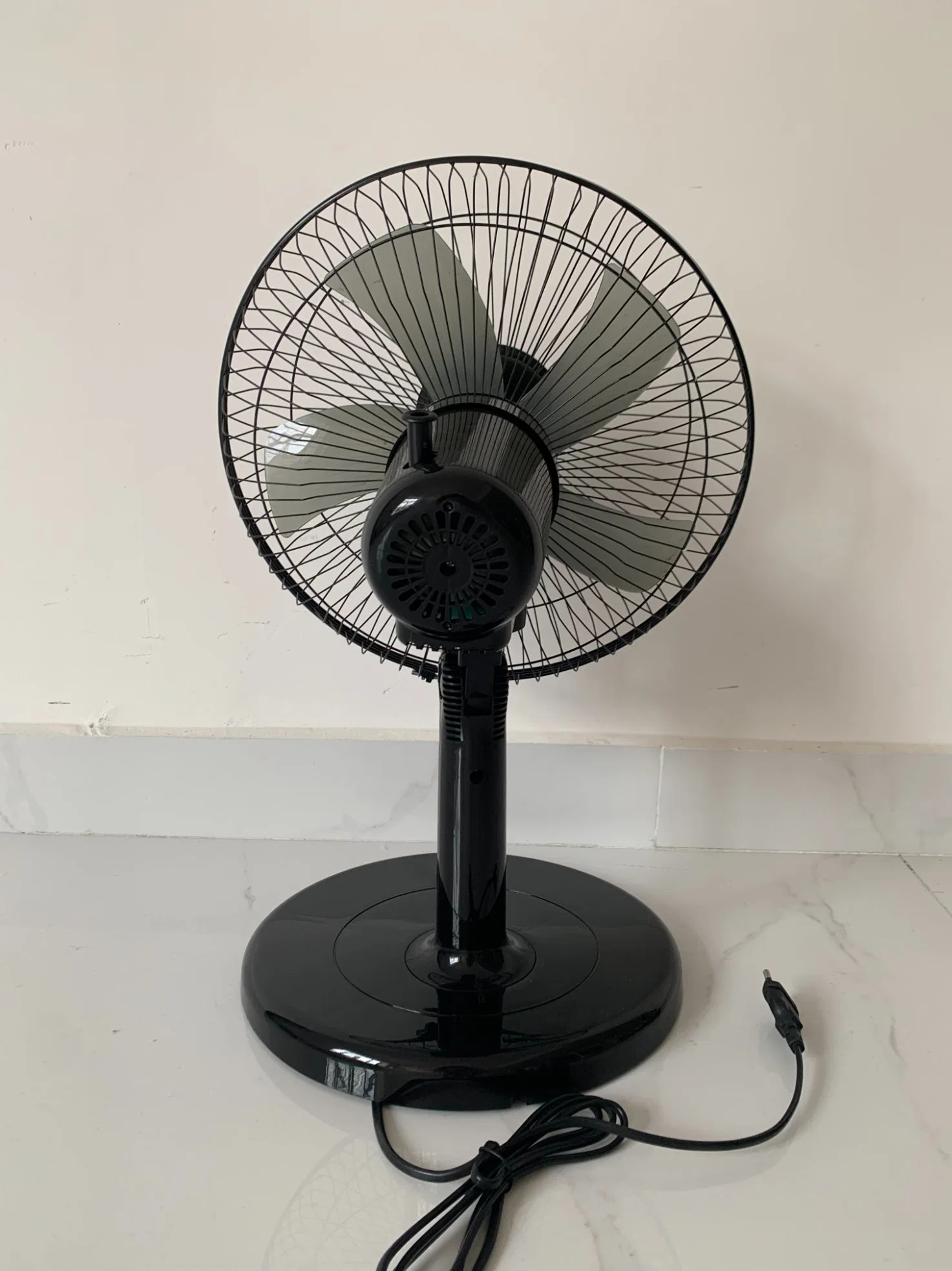 Ventilador de mesa pequeña oscilación eléctrica de 12 pulg.