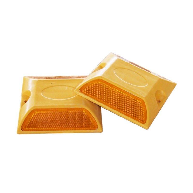 G105 Solar Plastic Reflectors Square Road Stud for Traffic Safety