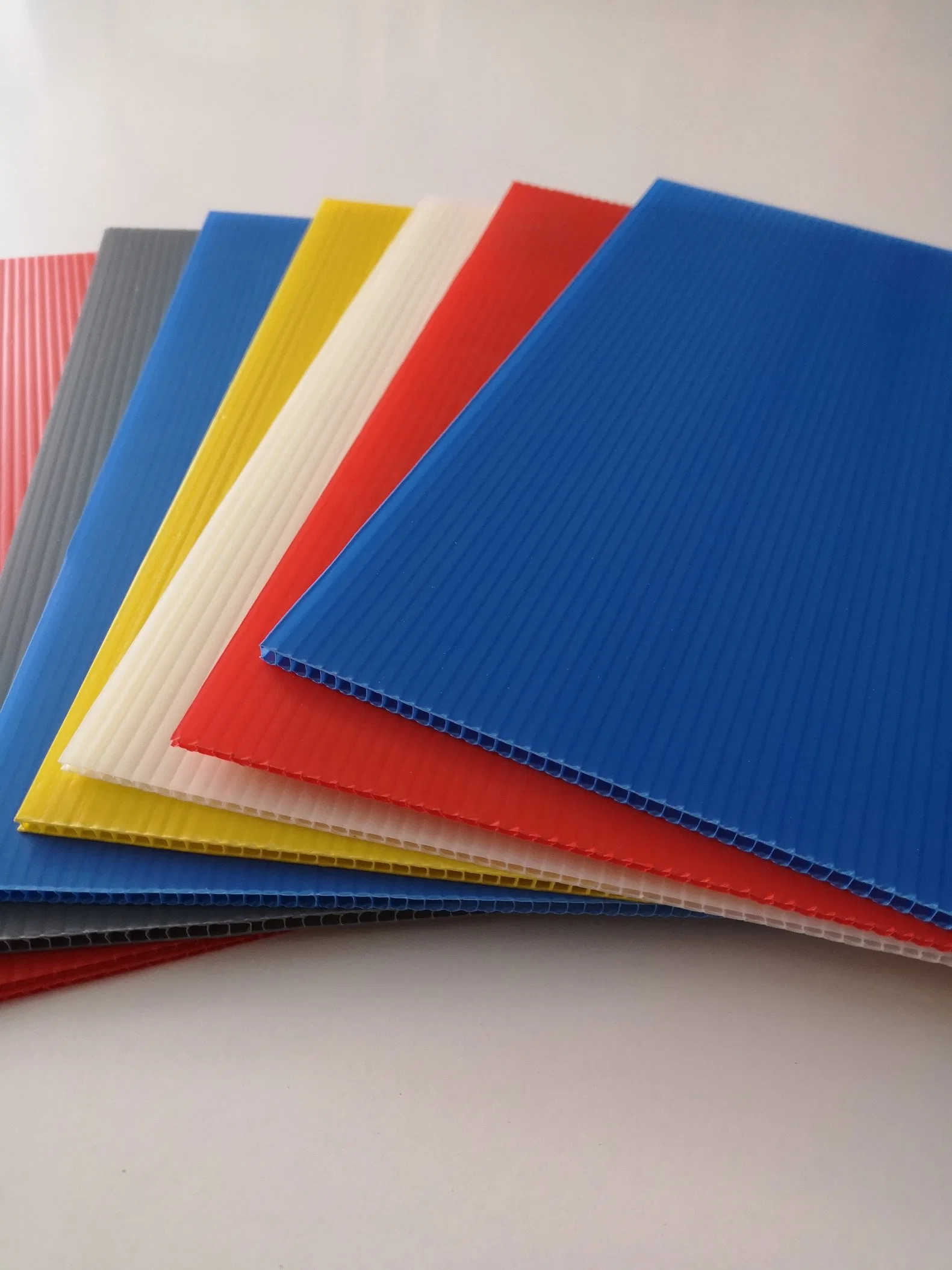 4mm 5mm 6mm Green Recycleable Inexpensive PP Corrugated Plastic Sheet